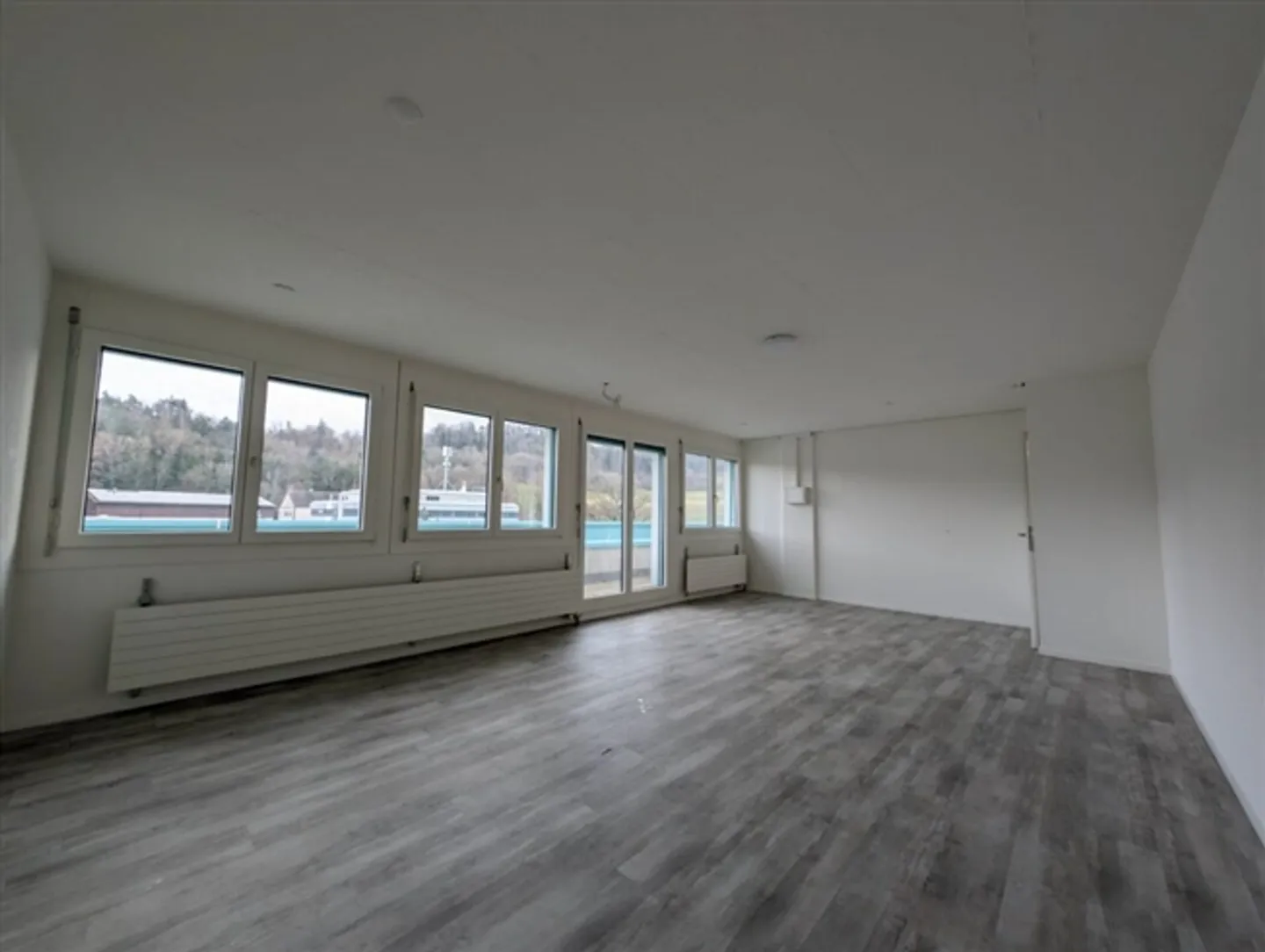 «Helle Attika mit Aussicht - Büro» - Foto 1 von 6