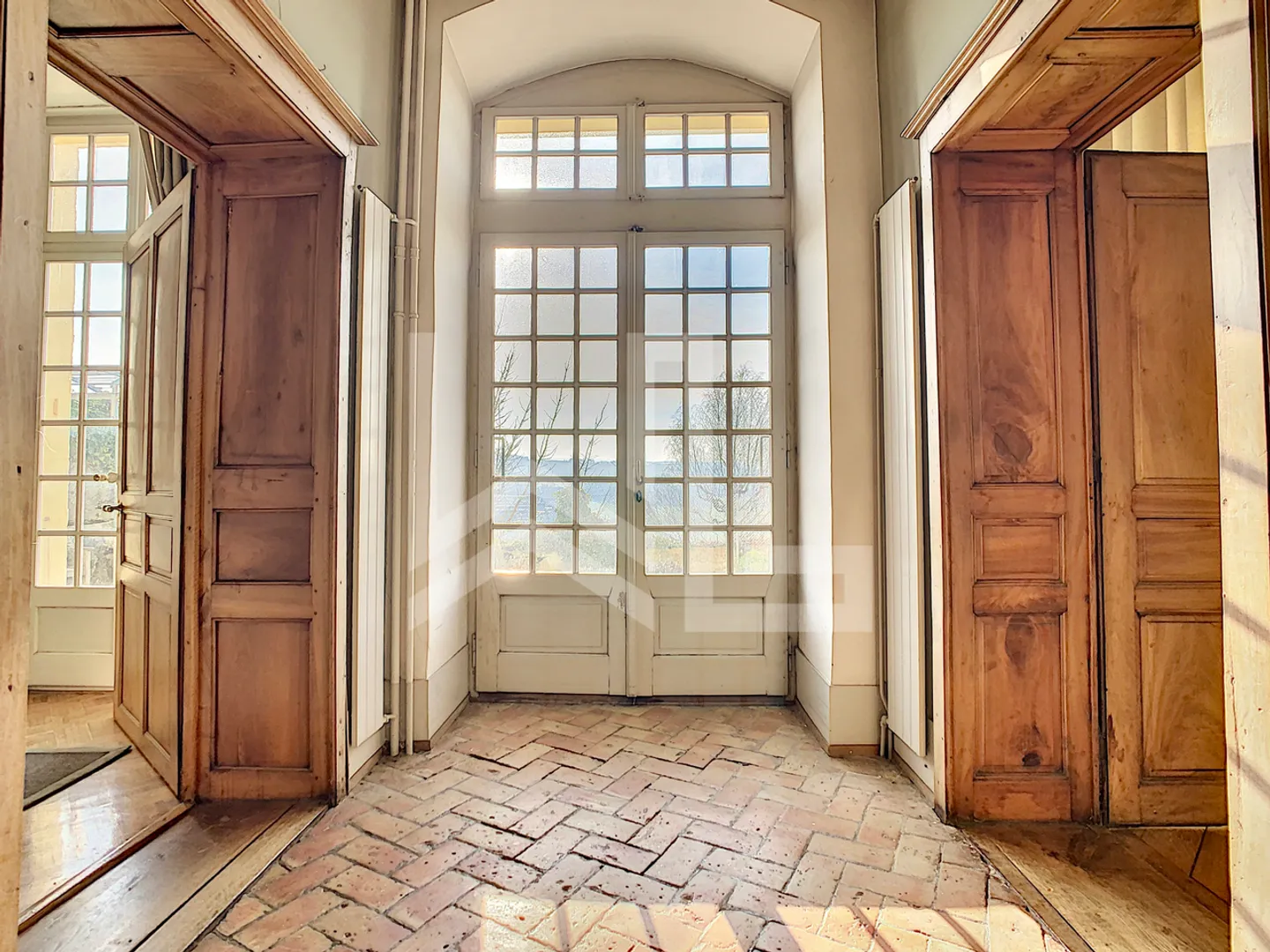 Hôtel particulier au coeur de la Sarraz - Foto 1 di 13