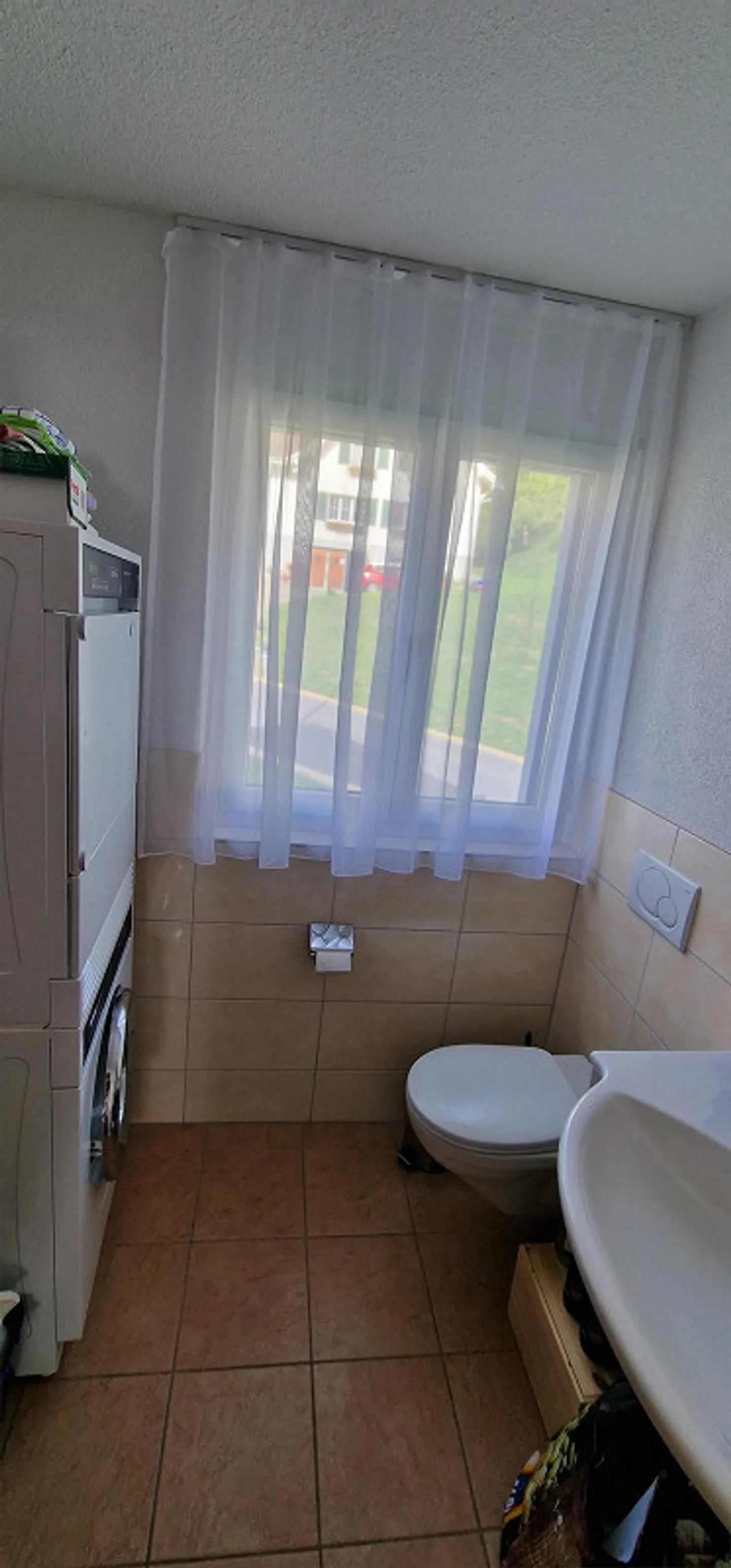 Helle grosse schöne 3.5-Zimmer Dachwohnung in 2-Familienhaus zu vermie - Foto 17 di 19