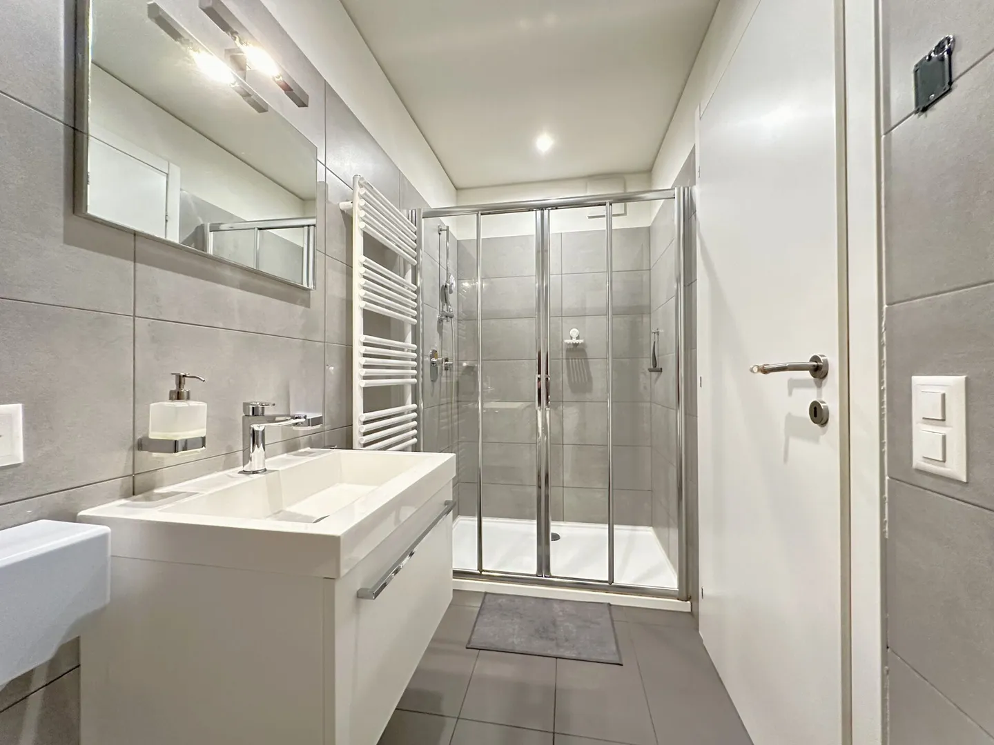 Appartamento 3,5 camere elegante e moderno in posizione centrale - Foto 8 di 10