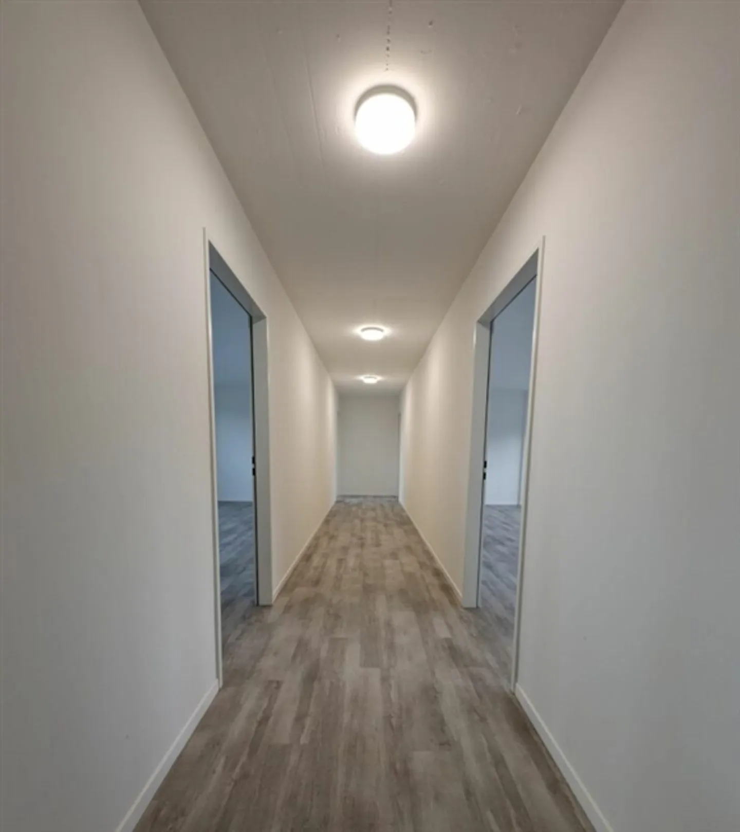 «Helle Attika mit Aussicht - Büro» - Foto 2 von 6