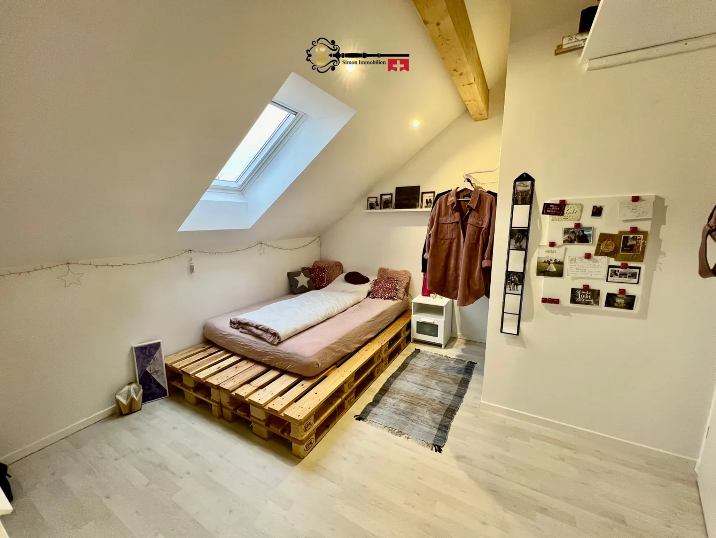 Loft-like living under the roof - Photo 6 of 10