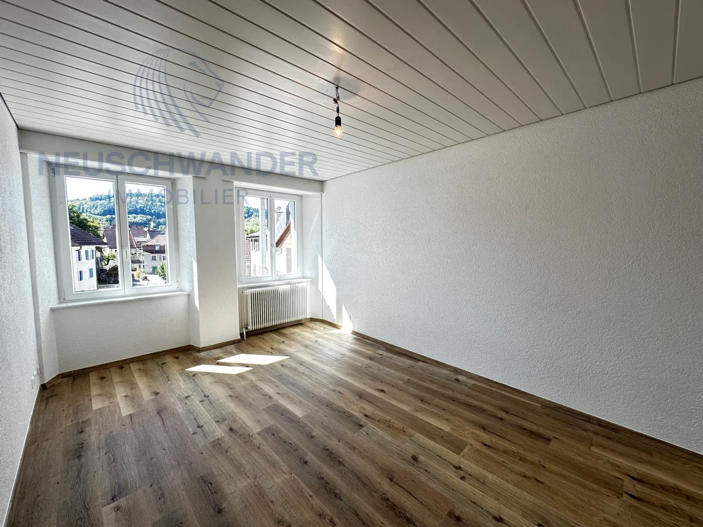 Charmant et bien situé, a deux pas des écoles - Photo 1 sur 6