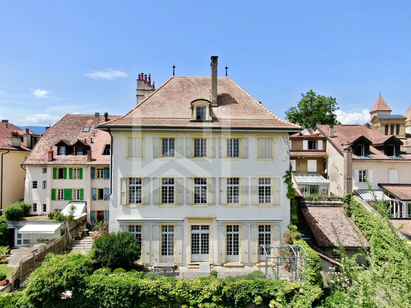 Hôtel particulier au coeur de la Sarraz - Foto 2 di 13