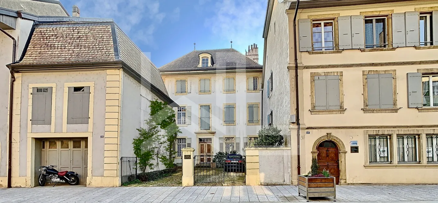 Hôtel particulier au coeur de la Sarraz - Foto 3 di 13