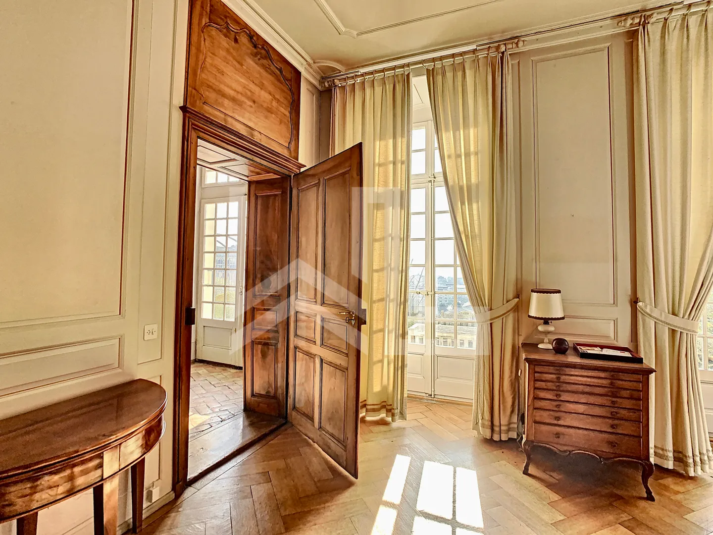 Hôtel particulier au coeur de la Sarraz - Foto 7 di 13