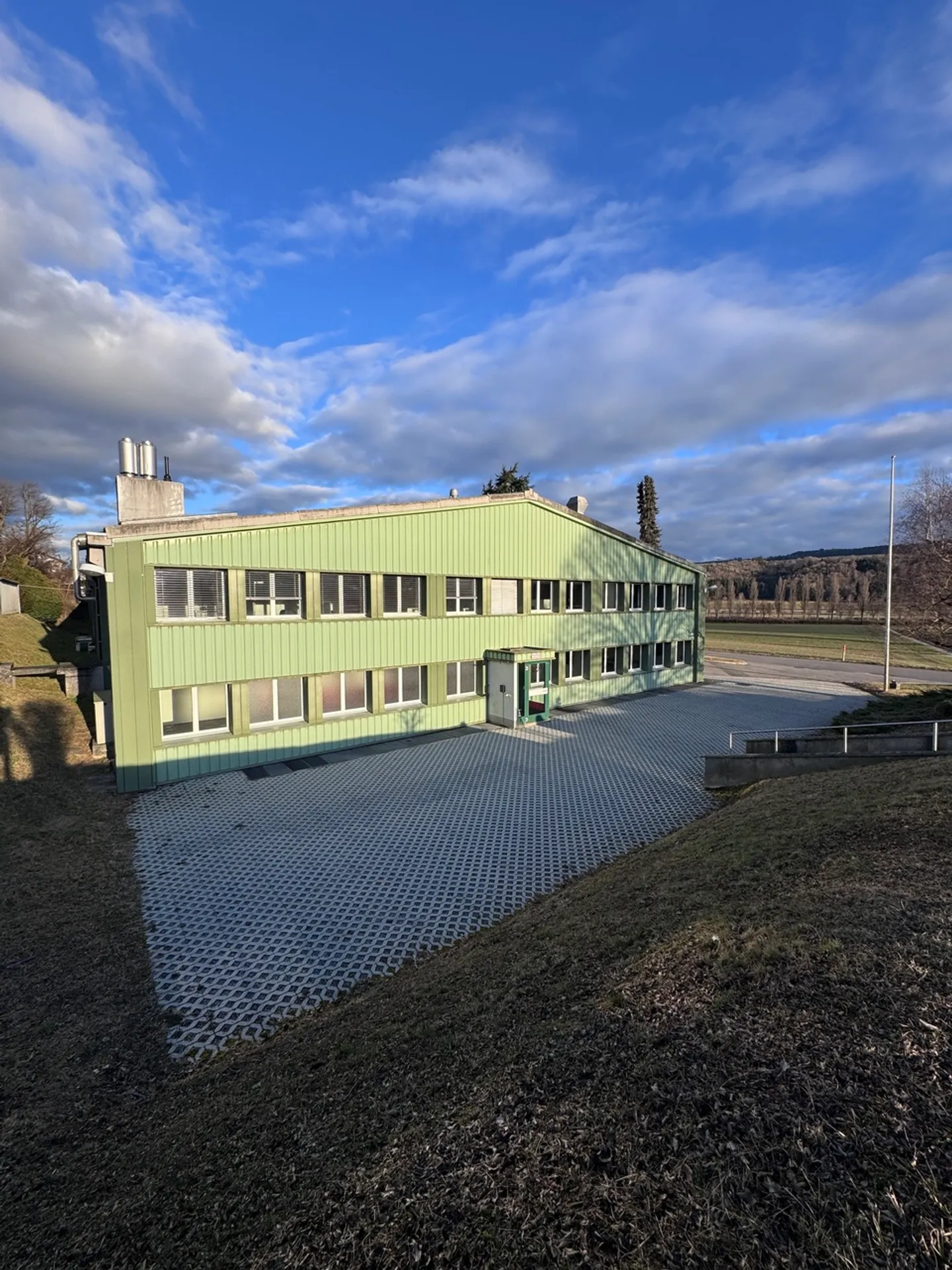 Granges-Marnand, for rent, offices and storage of 408 m2 - Photo 2 of 13