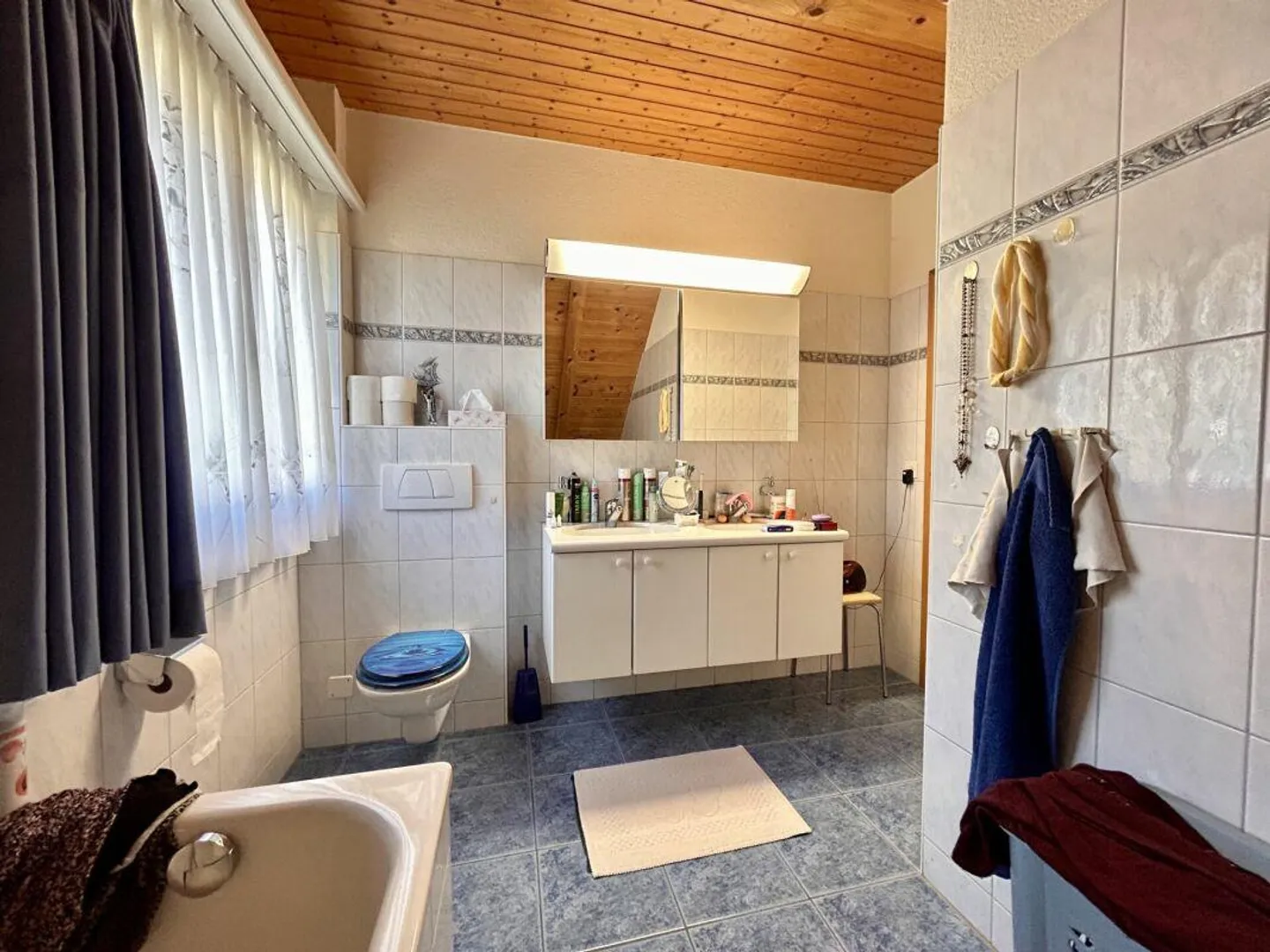 5.5-Zi-Haus mit Umschwung und Bachanstoss - Foto 6 von 16