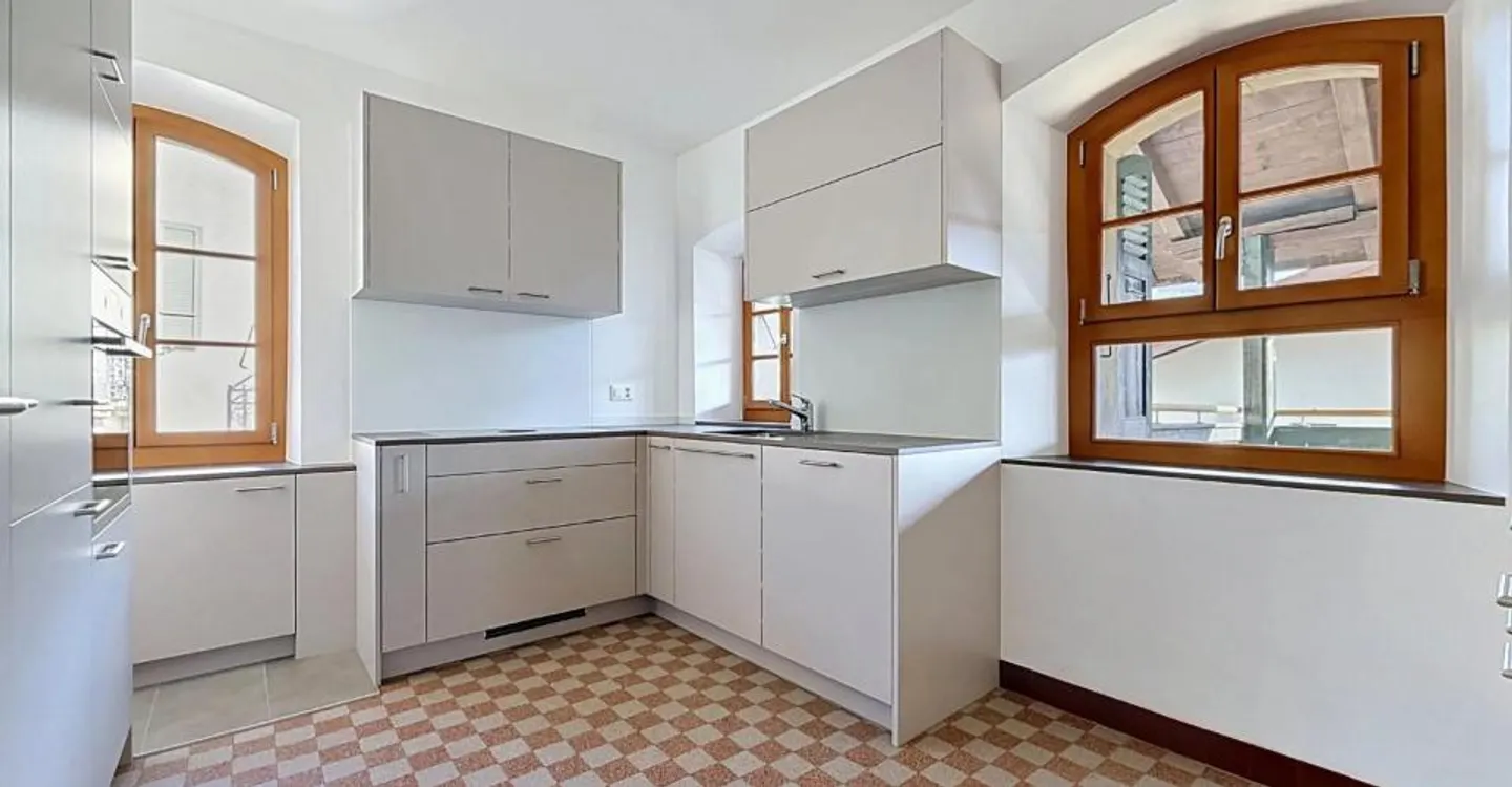 Zu vermieten? Renovierte 4,5 Zimmer von 150 m² mit Garten, Garage und Panoramablick - Foto 1 von 12