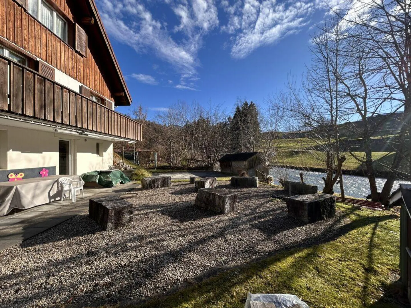 5.5-Zi-Haus mit Umschwung und Bachanstoss - Foto 12 von 16