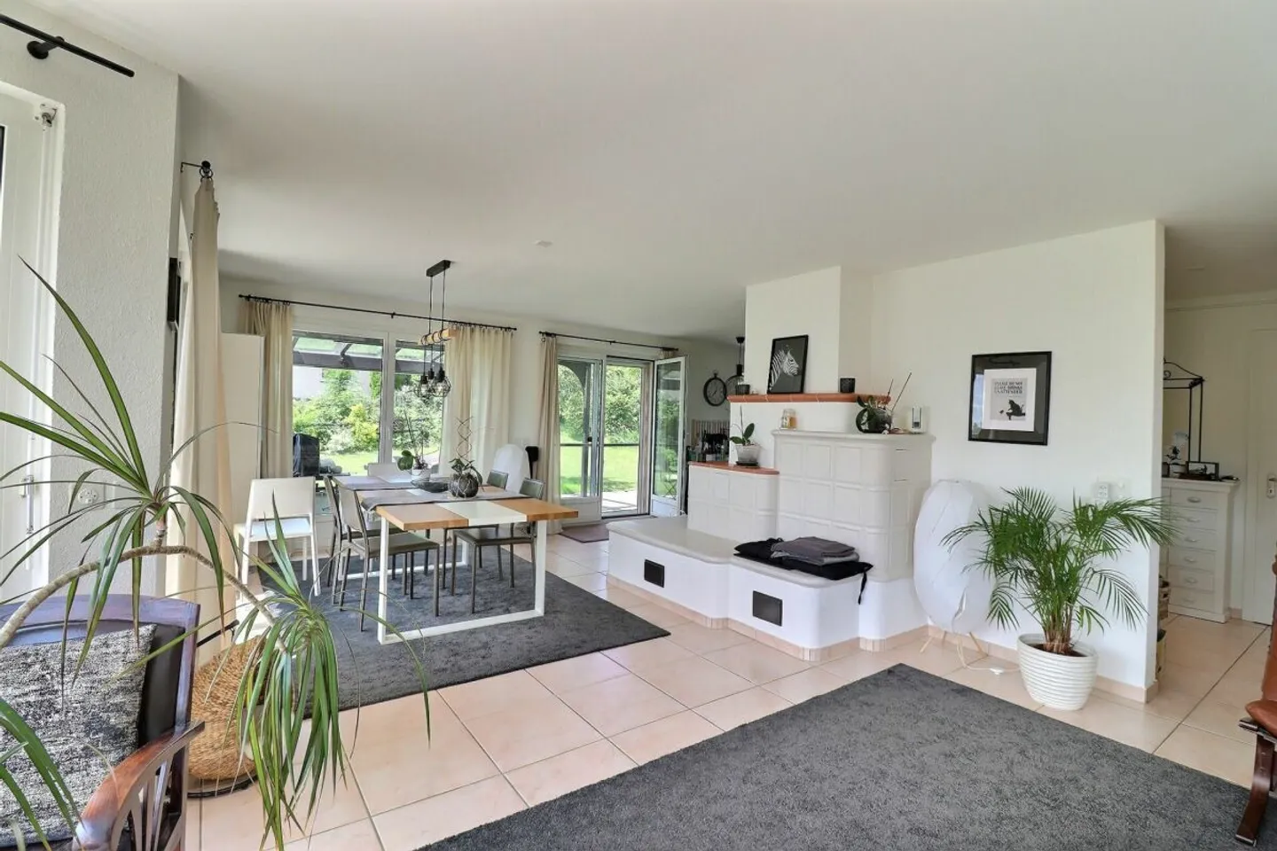 12 min. dall'uscita di Gland - Splendida villa indipendente con 6 stanze e giardino paesaggistico - Foto 4 di 22