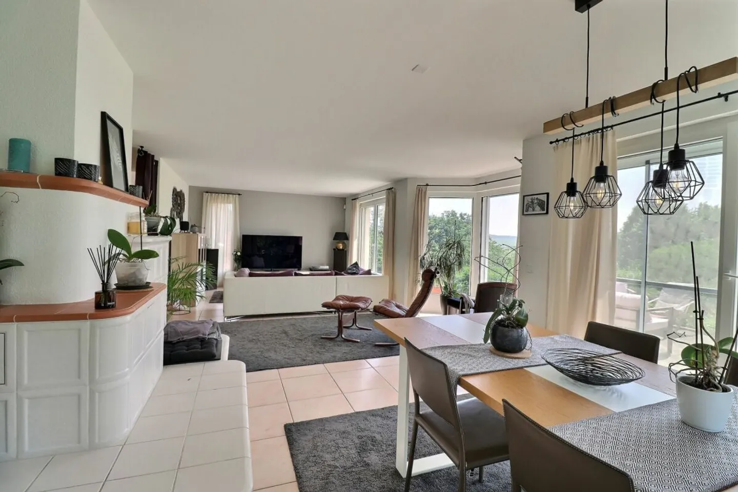 12 min. dall'uscita di Gland - Splendida villa indipendente con 6 stanze e giardino paesaggistico - Foto 2 di 22