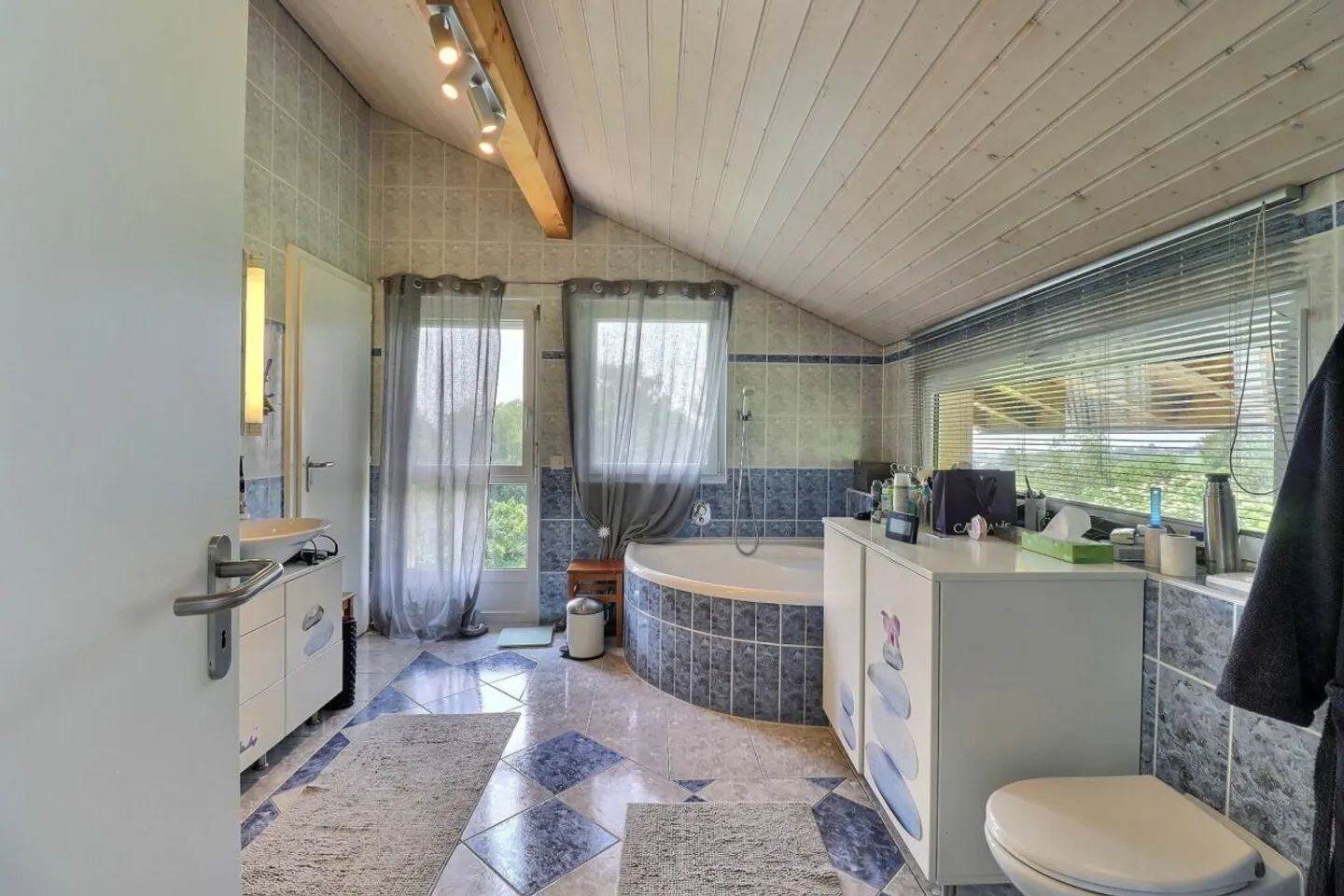 12 min. dall'uscita di Gland - Splendida villa indipendente con 6 stanze e giardino paesaggistico - Foto 12 di 22