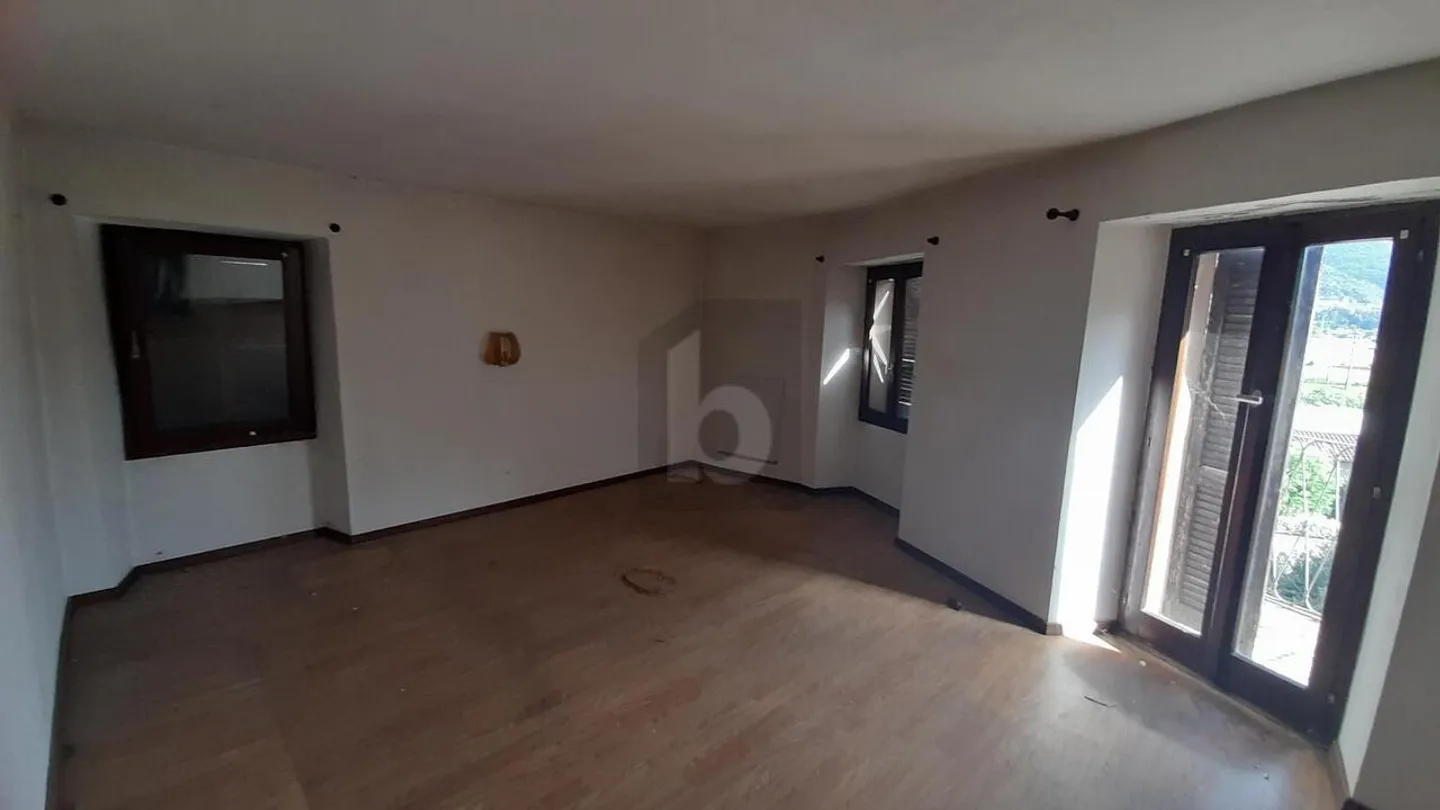 Spacious Single Family Home - Photo 4 of 6