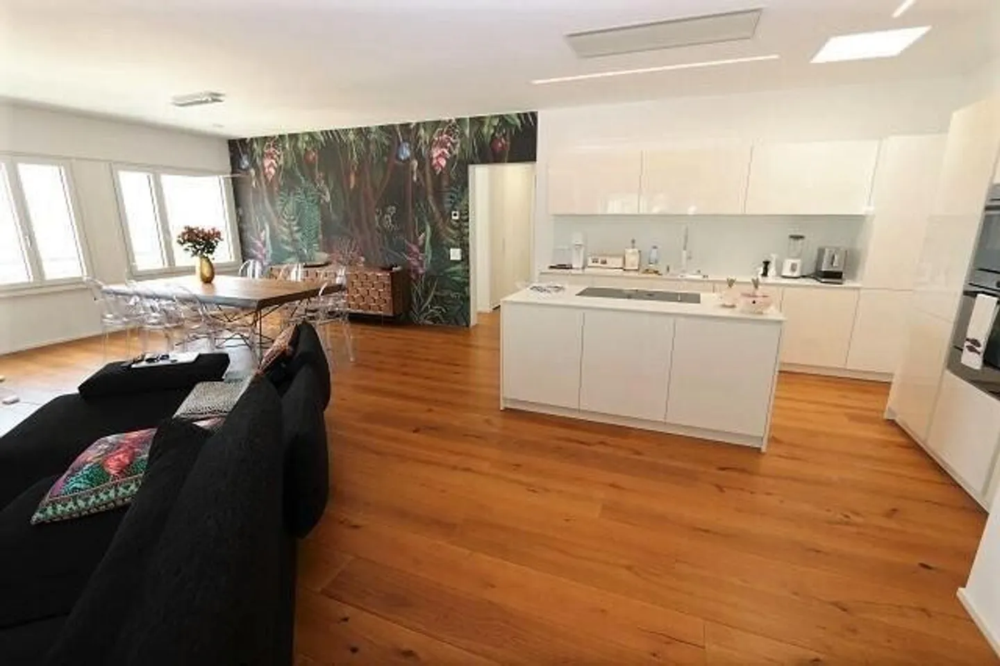 Renovated 4 1/2 Room Penthouse with 270-Degree Panoramic Terrace - Photo 5 of 13