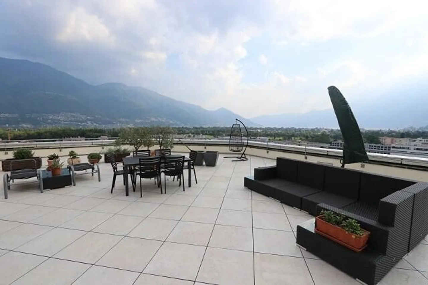 Renovated 4 1/2 Room Penthouse with 270-Degree Panoramic Terrace - Photo 2 of 13