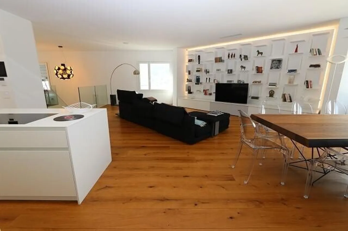 Renovated 4 1/2 Room Penthouse with 270-Degree Panoramic Terrace - Photo 6 of 13