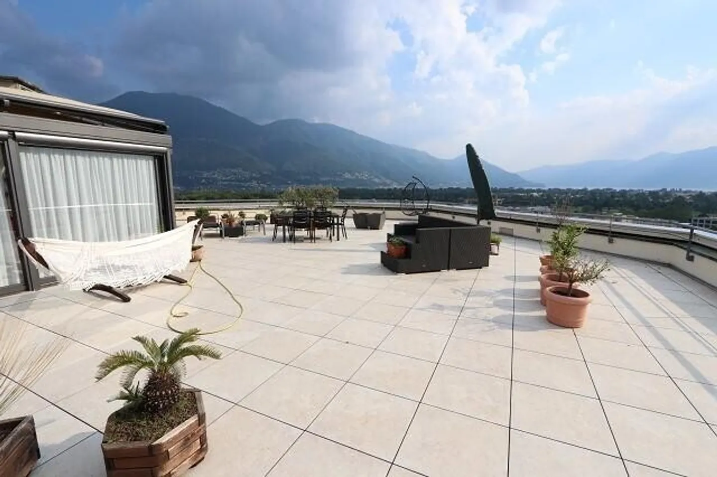 Renovated 4 1/2 Room Penthouse with 270-Degree Panoramic Terrace - Photo 9 of 13