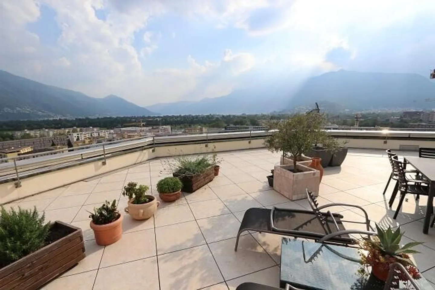 Renovated 4 1/2 Room Penthouse with 270-Degree Panoramic Terrace - Photo 13 of 13