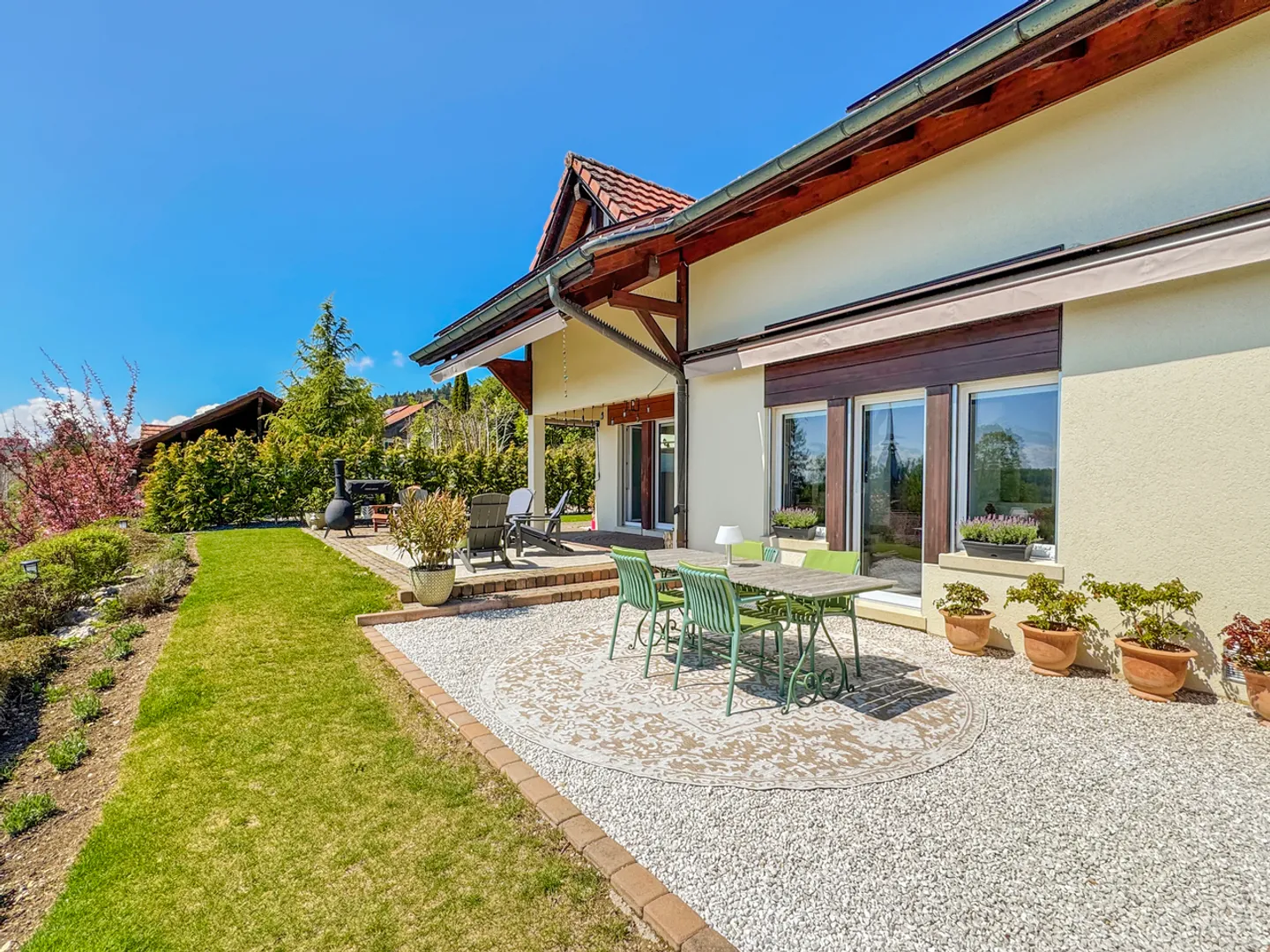 Wunderschönes, vollständig renoviertes Haus in ruhiger Lage mit Panoramablick - Foto 1 von 12