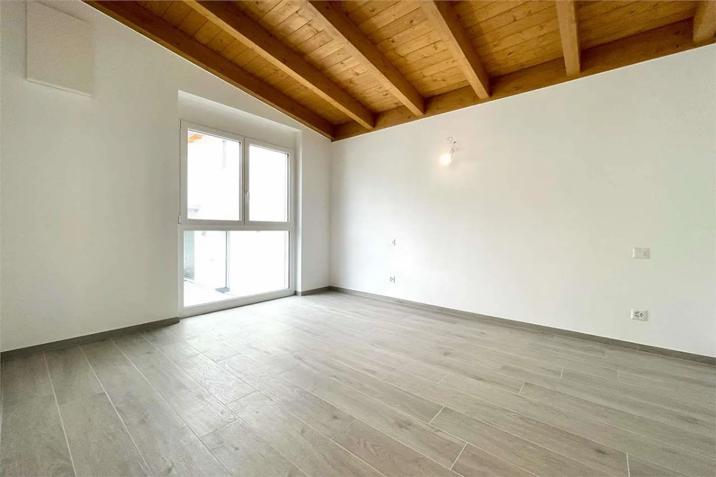 Villa moderna in nuova costruzione - Foto 5 di 10