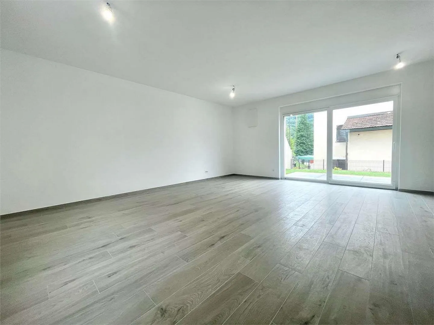 Villa moderna in nuova costruzione - Foto 3 di 10