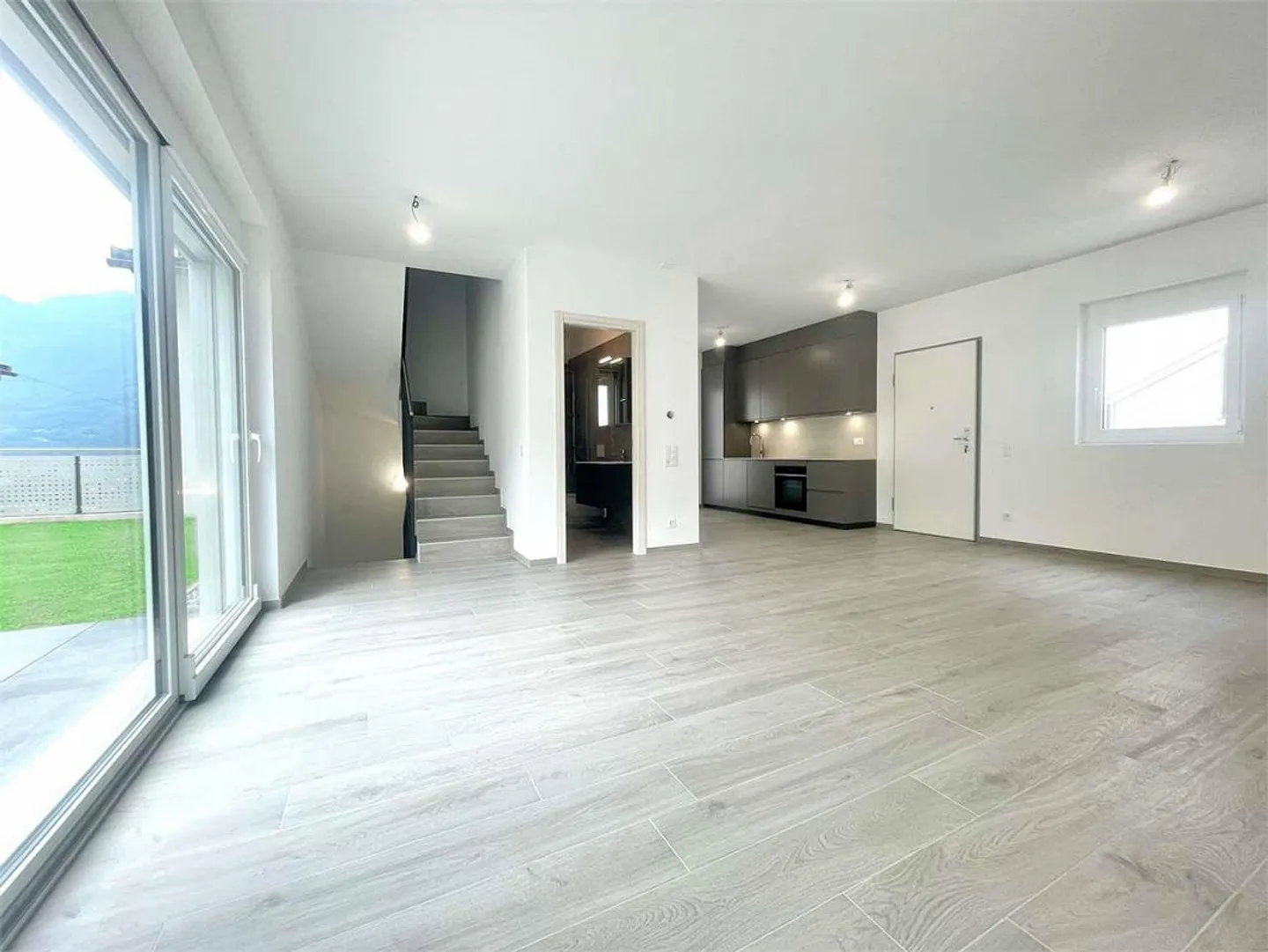 Villa moderna in nuova costruzione - Foto 4 di 10