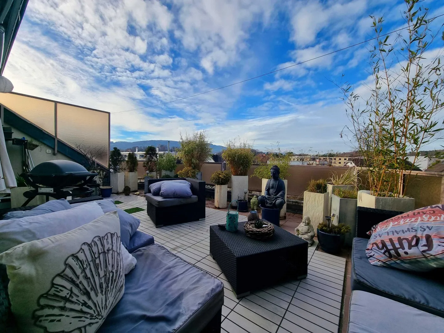 Maisonette apartment with plenty of space to live and enjoy - Photo 1 of 17