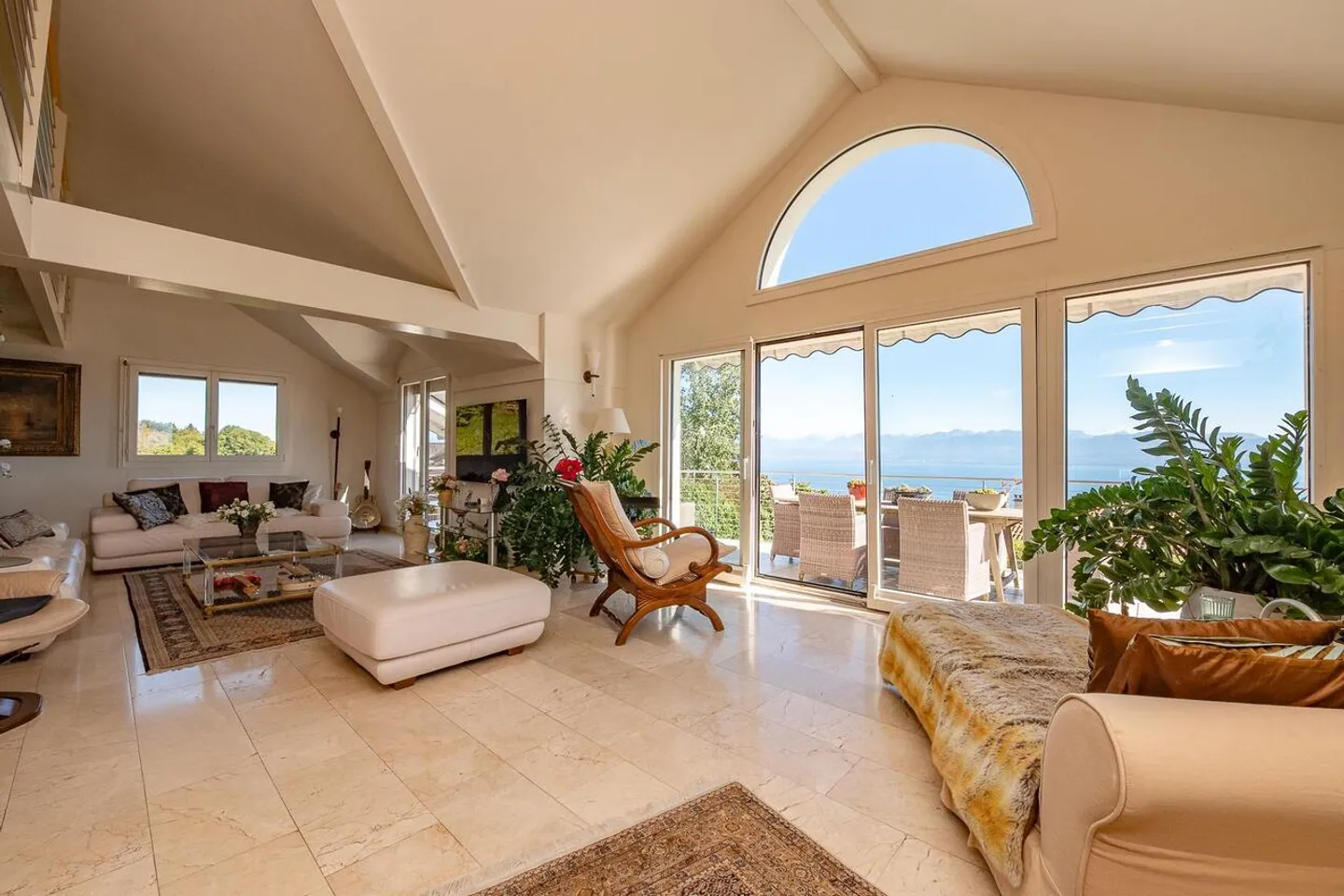 Charming Villa with Pool - Photo 6 of 13