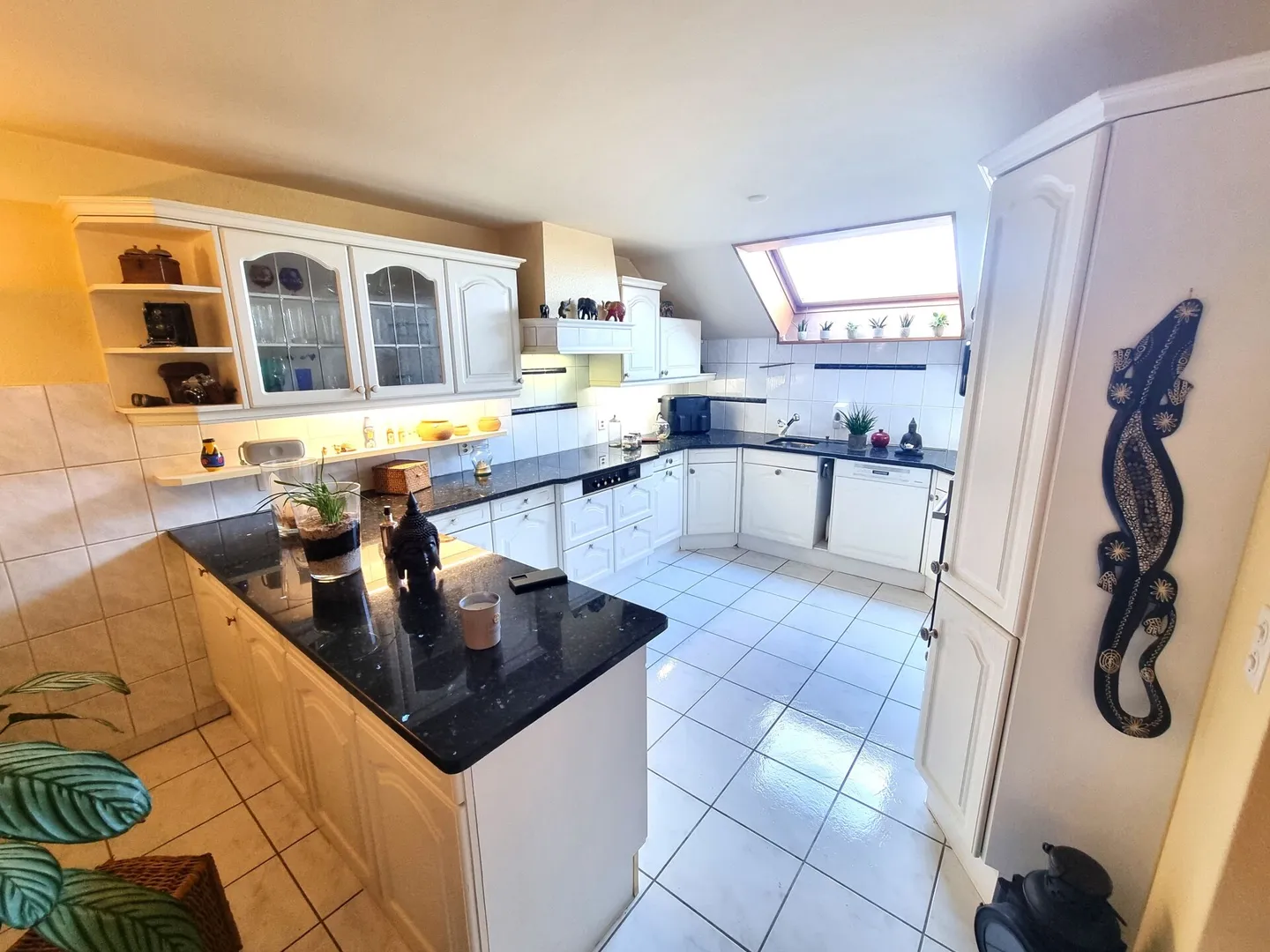 Maisonette apartment with plenty of space to live and enjoy - Photo 8 of 17