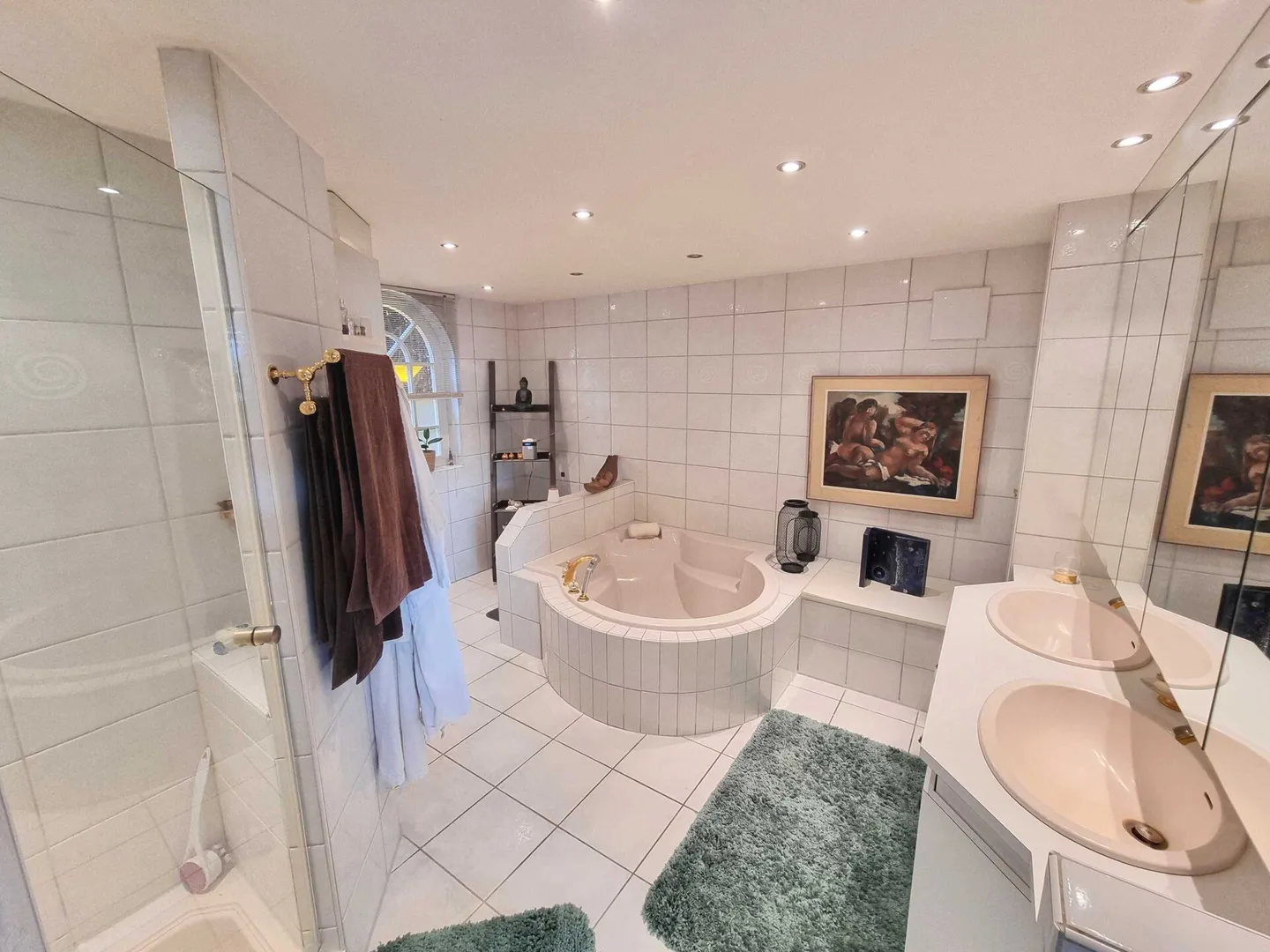 Maisonette apartment with plenty of space to live and enjoy - Photo 9 of 17