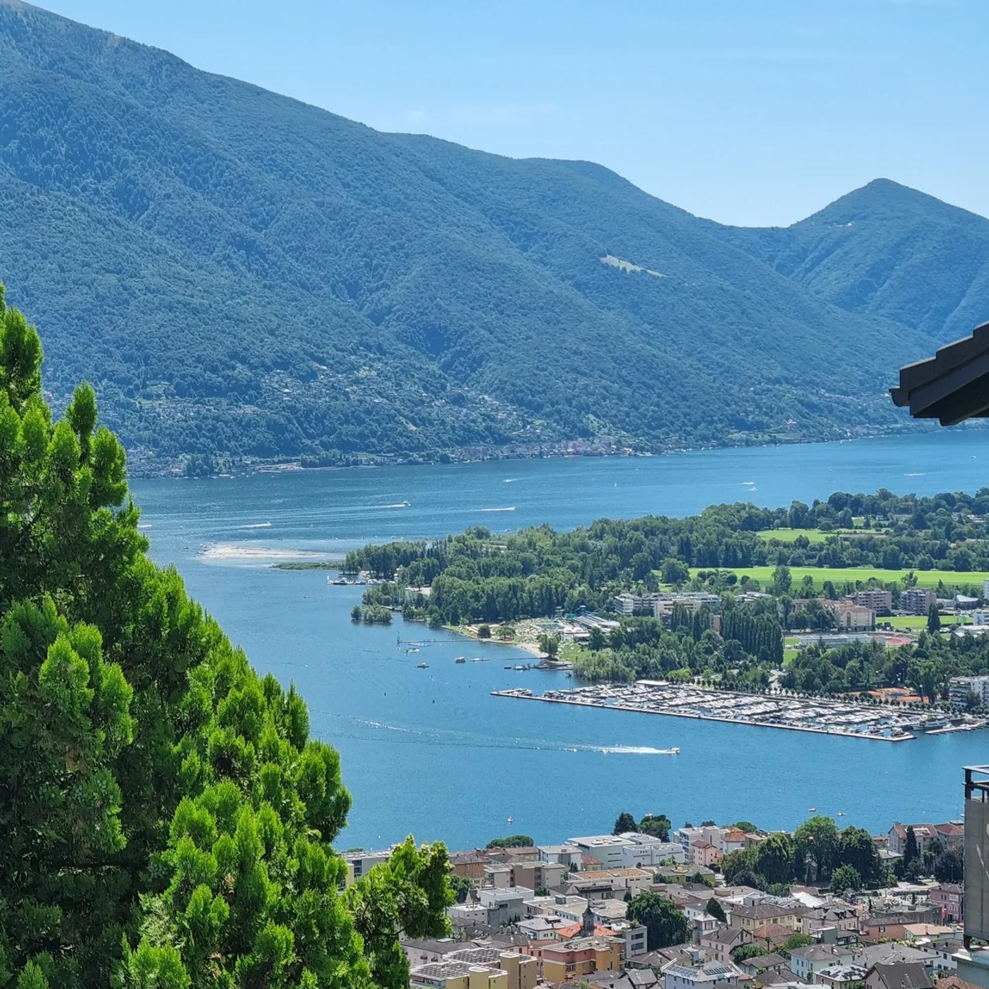 Affittasi spazioso ufficio vista lago - Foto 2 di 8