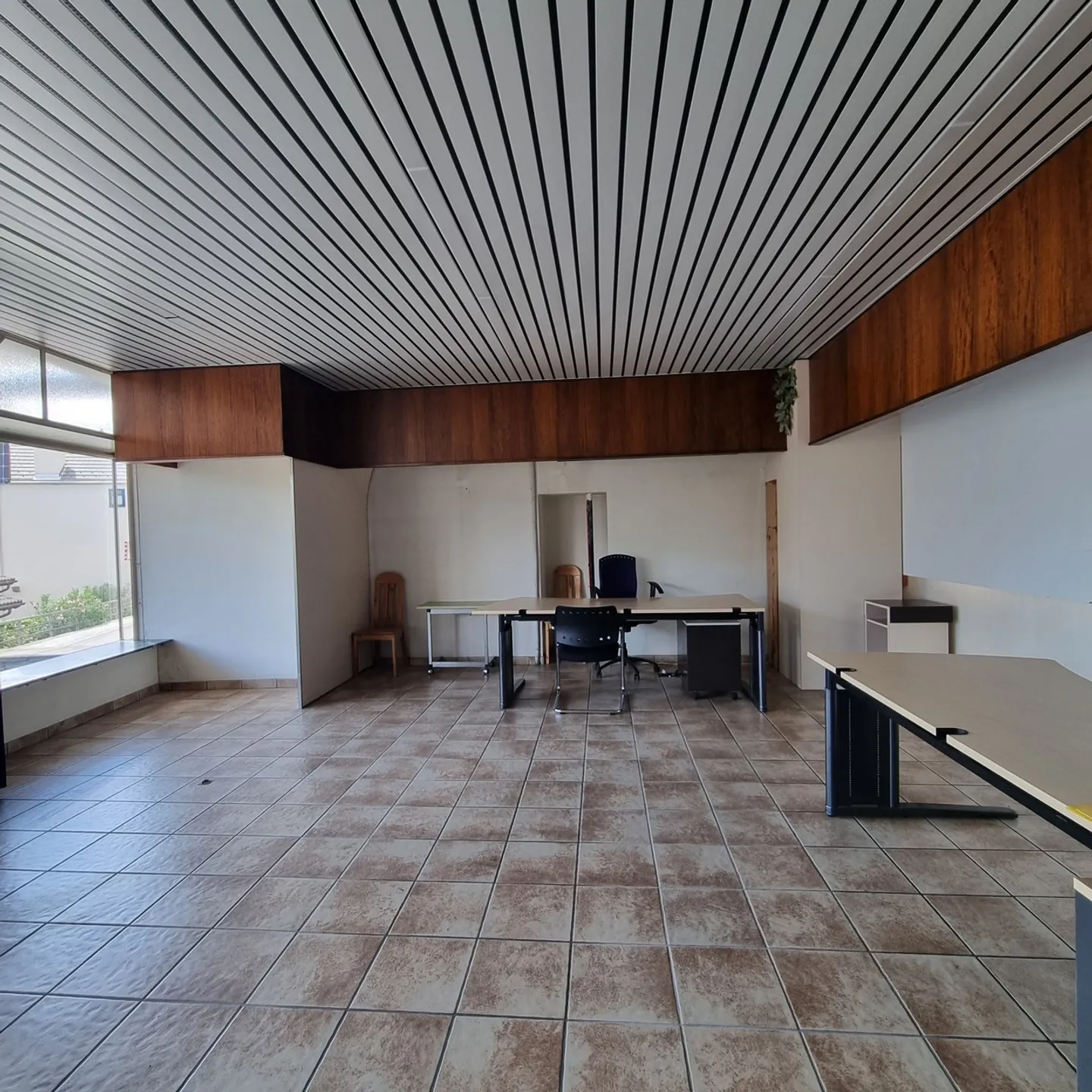 Affittasi spazioso ufficio vista lago - Foto 7 di 8