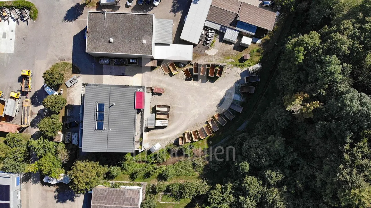 Gewerbeliegenschaft mit Attikawohnung in Neuenegg - Photo 5 of 30