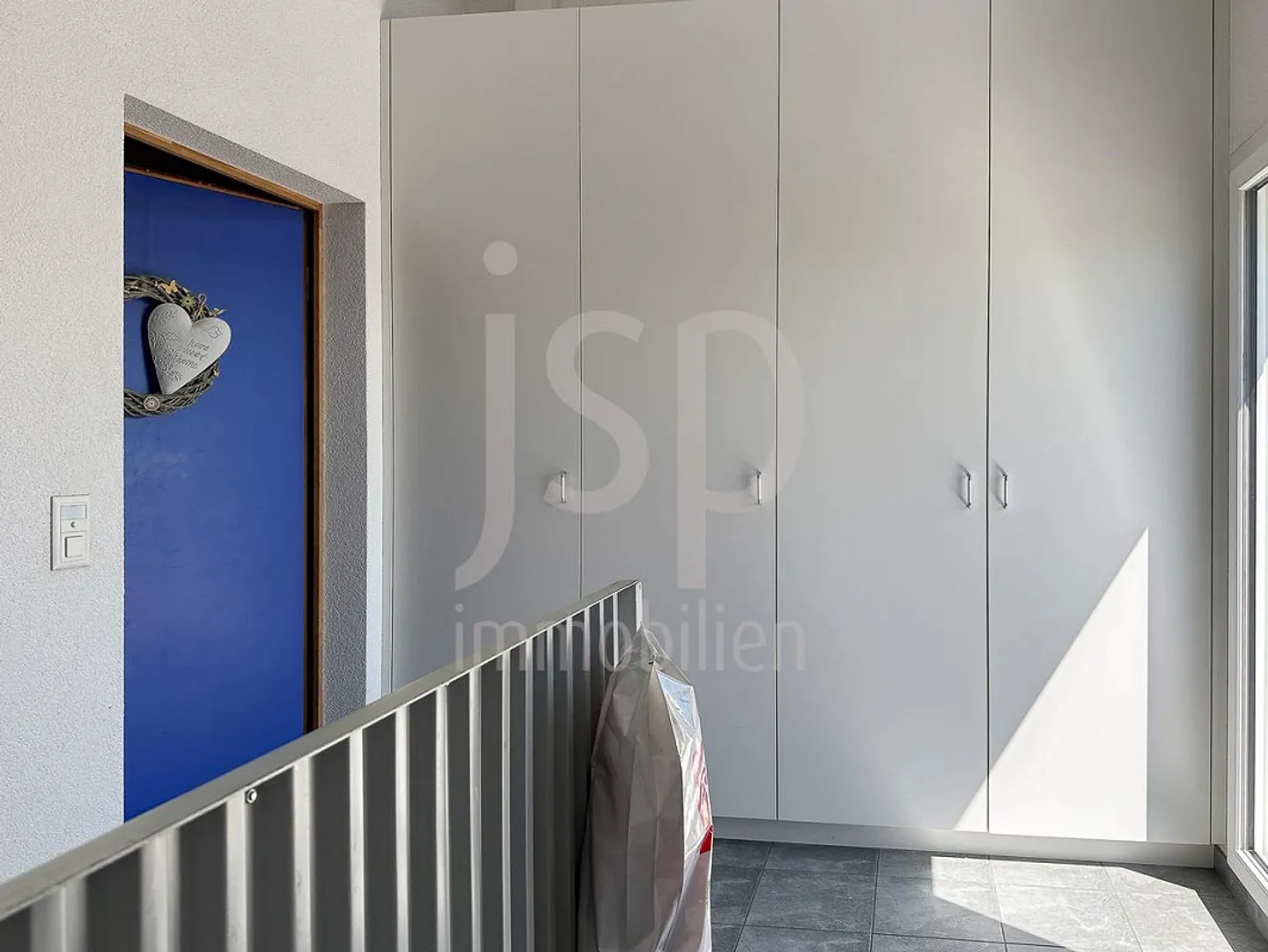 Gewerbeliegenschaft mit Attikawohnung in Neuenegg - Photo 18 of 30