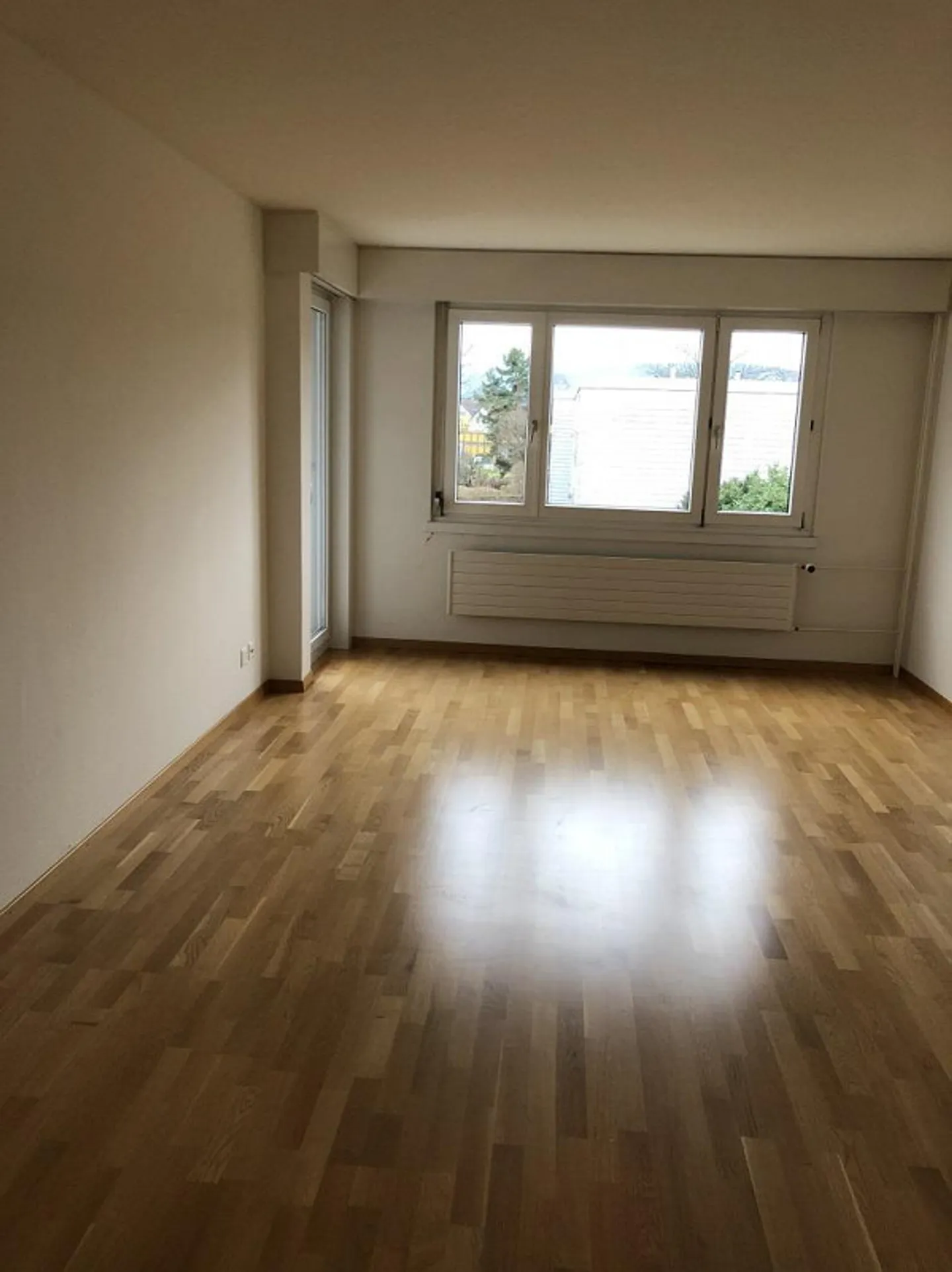 Appartement spacieux avec patio - Photo 2 sur 4