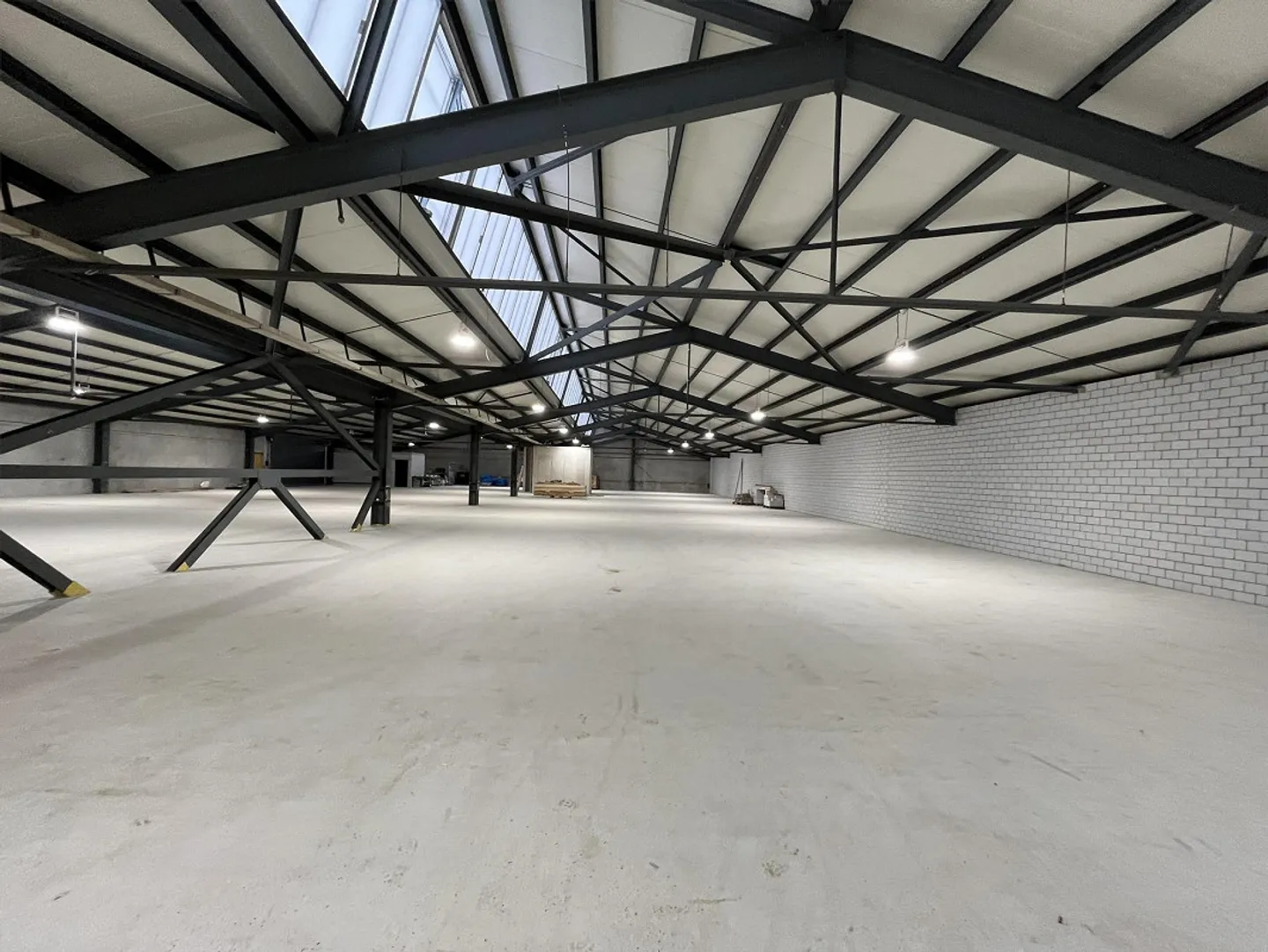 Zones de stockage et de production centrales - Photo 1 sur 7
