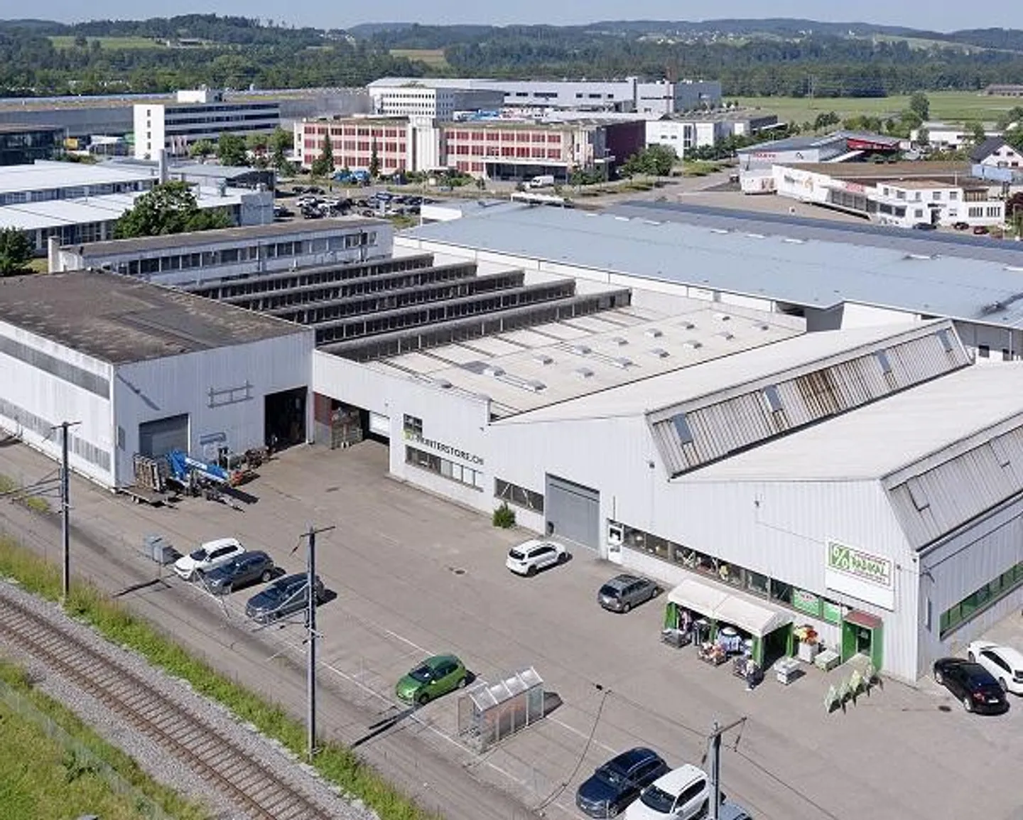 Zones de stockage et de production centrales - Photo 2 sur 7