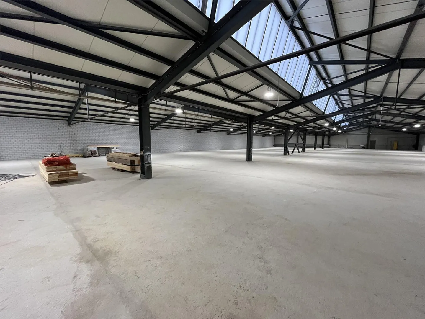 Zones de stockage et de production centrales - Photo 6 sur 7