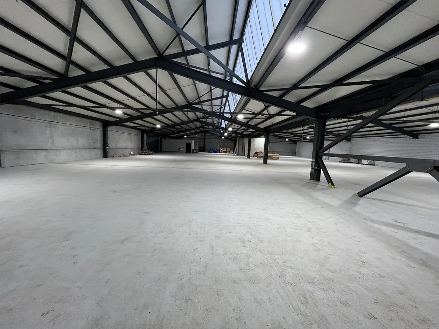 Zones de stockage et de production centrales - Photo 7 sur 7