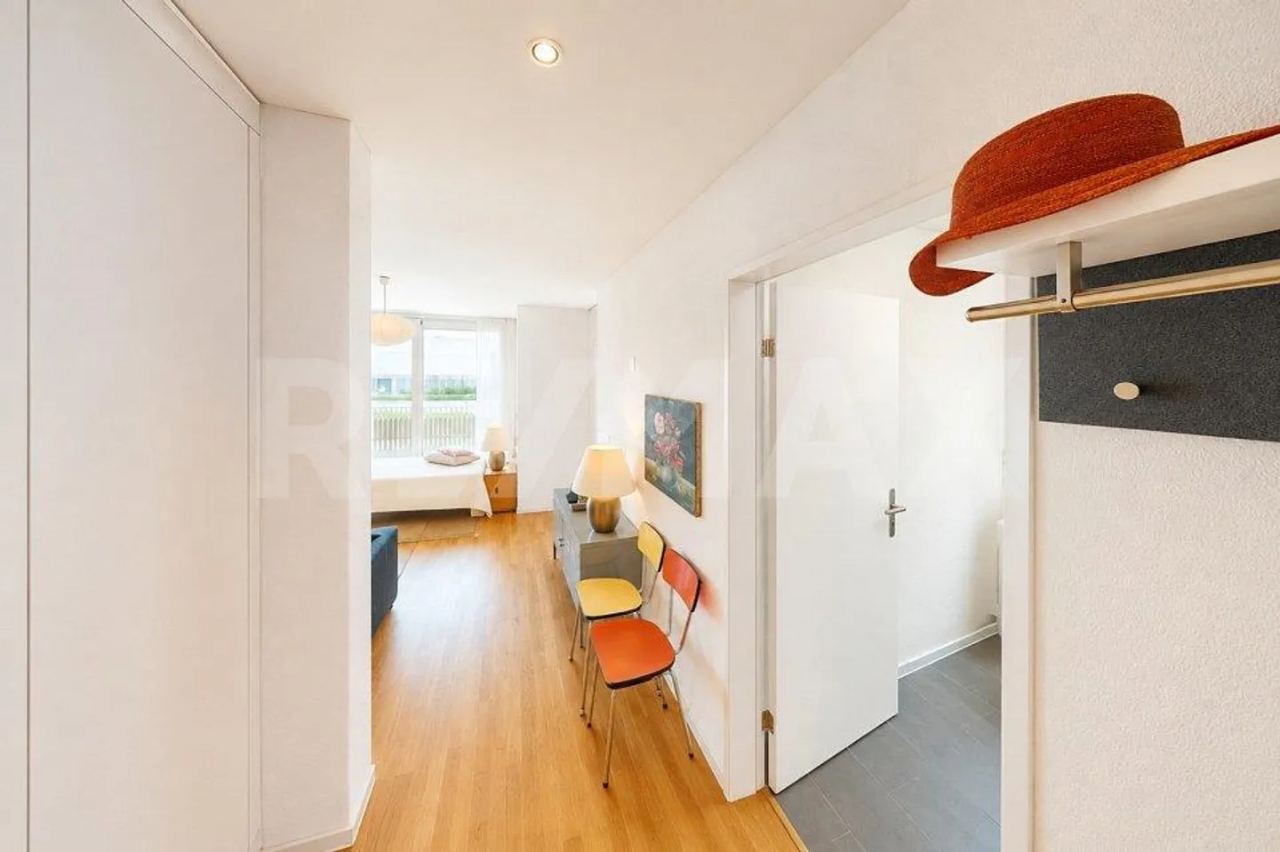 Modern 2.5-room penthouse apartment with large sun terrace and panoramic view - Photo 2 of 13