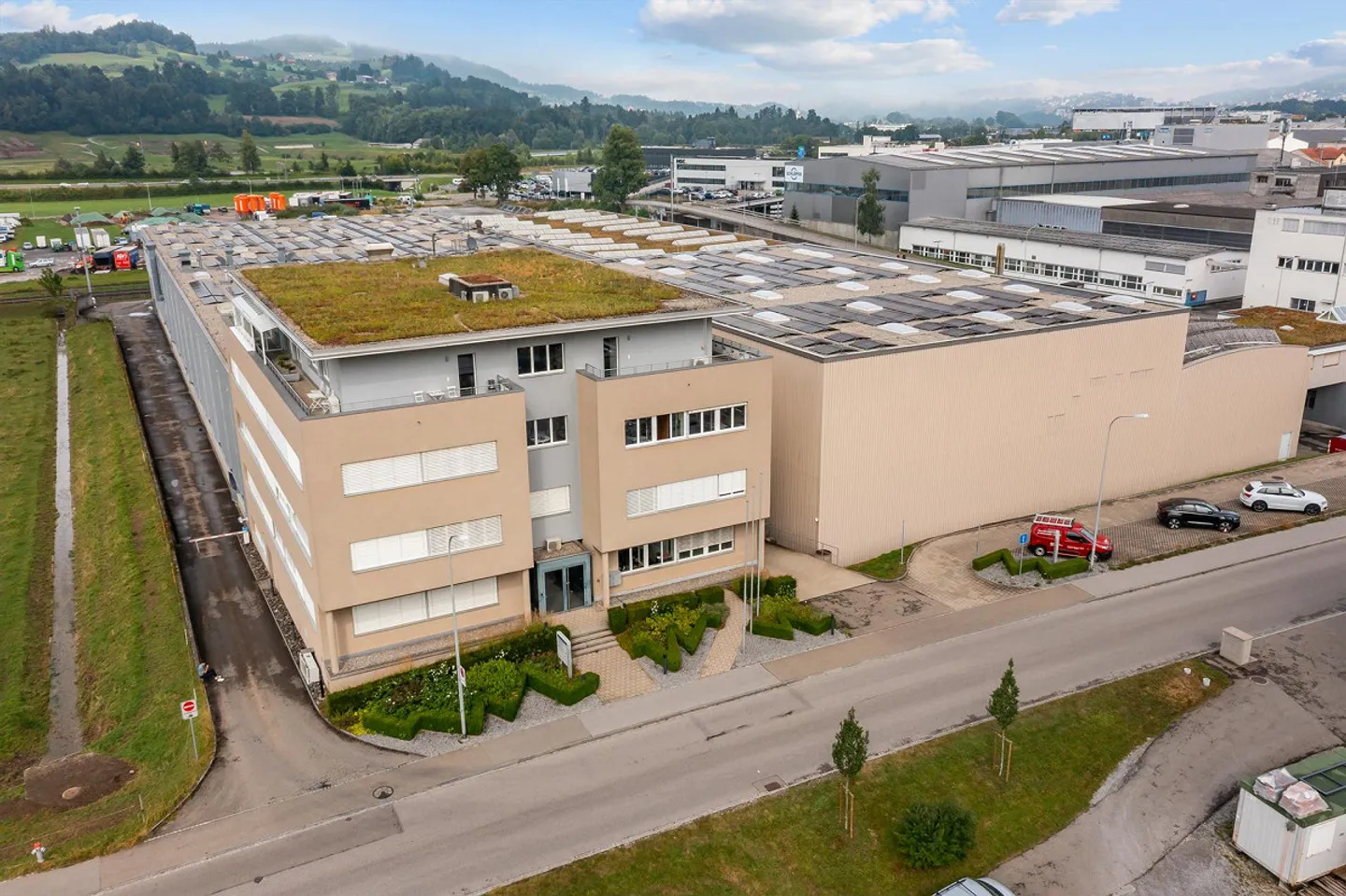 Spazio commerciale e industriale in posizione privilegiata - Foto 2 di 11