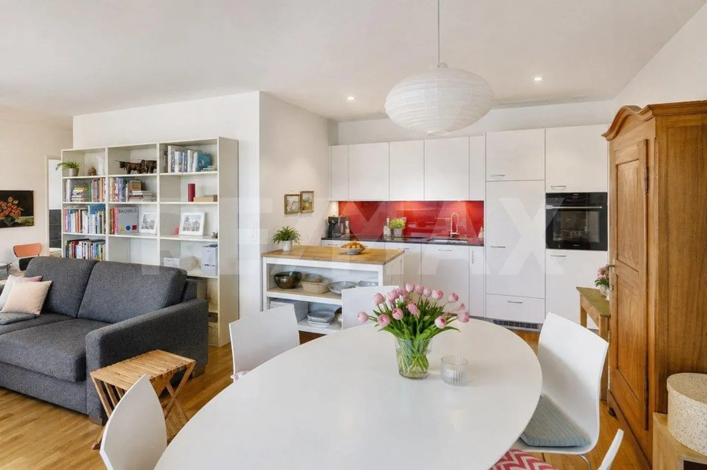 Modern 2.5-room penthouse apartment with large sun terrace and panoramic view - Photo 3 of 13