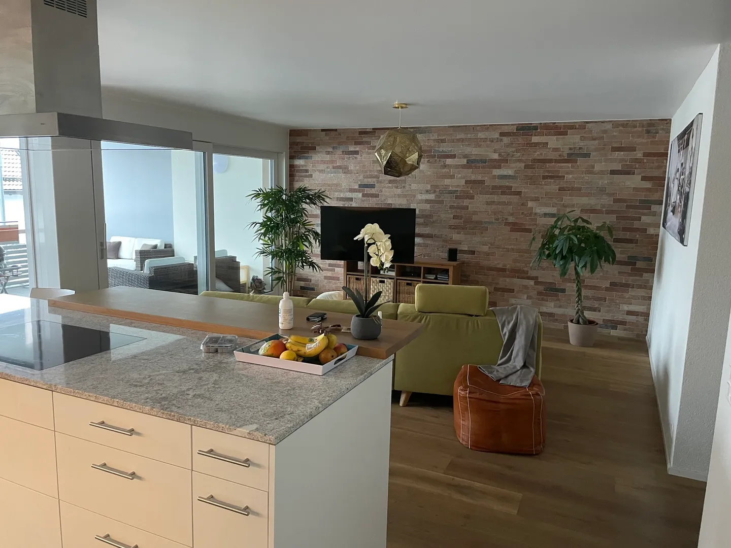 APPARTAMENTO 3½ STANZE A GRÜNINGEN (ZH), ARREDATO, TEMPORANEO - Foto 1 di 10