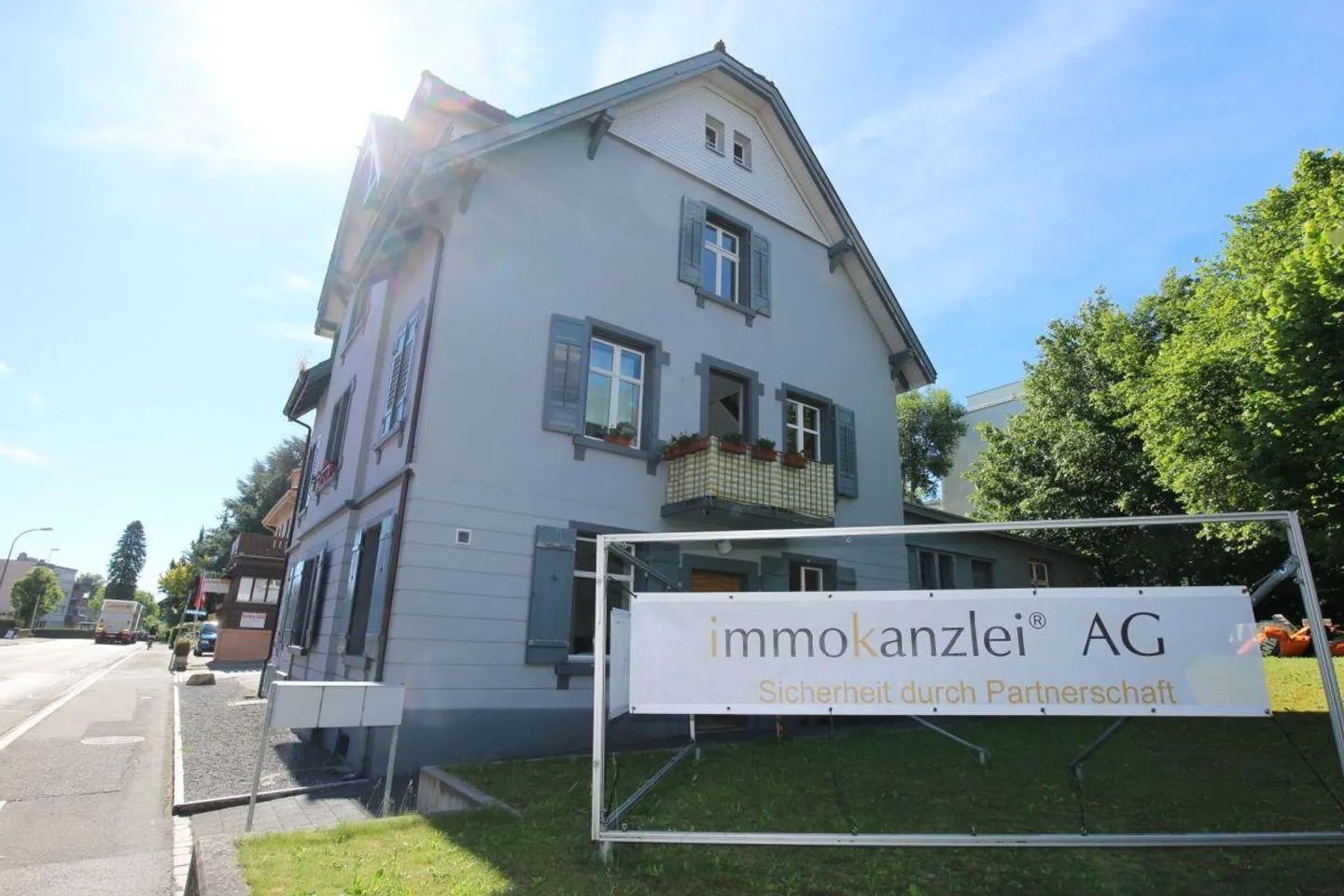 MFH - Voll vermietet und mit Potential - Foto 1 von 16