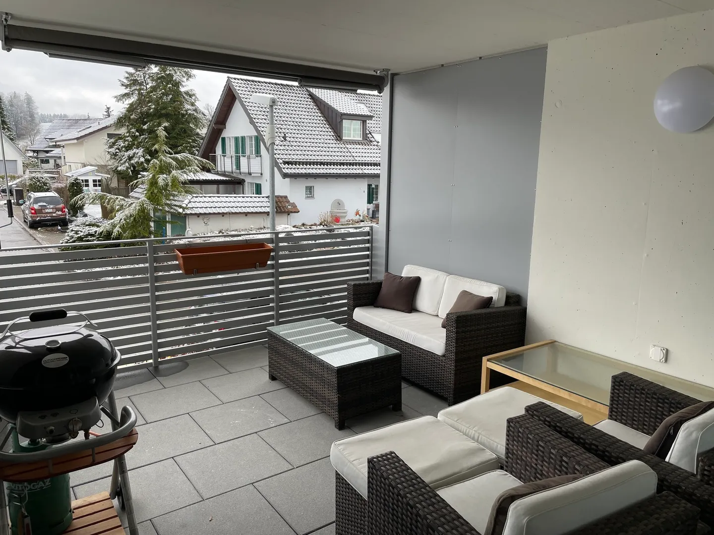 APPARTAMENTO 3½ STANZE A GRÜNINGEN (ZH), ARREDATO, TEMPORANEO - Foto 2 di 10