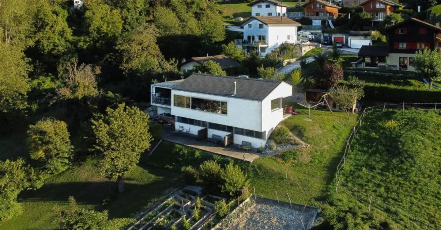 Architect-designed villa with stunning views of the Rhône Valley - Photo 3 of 13