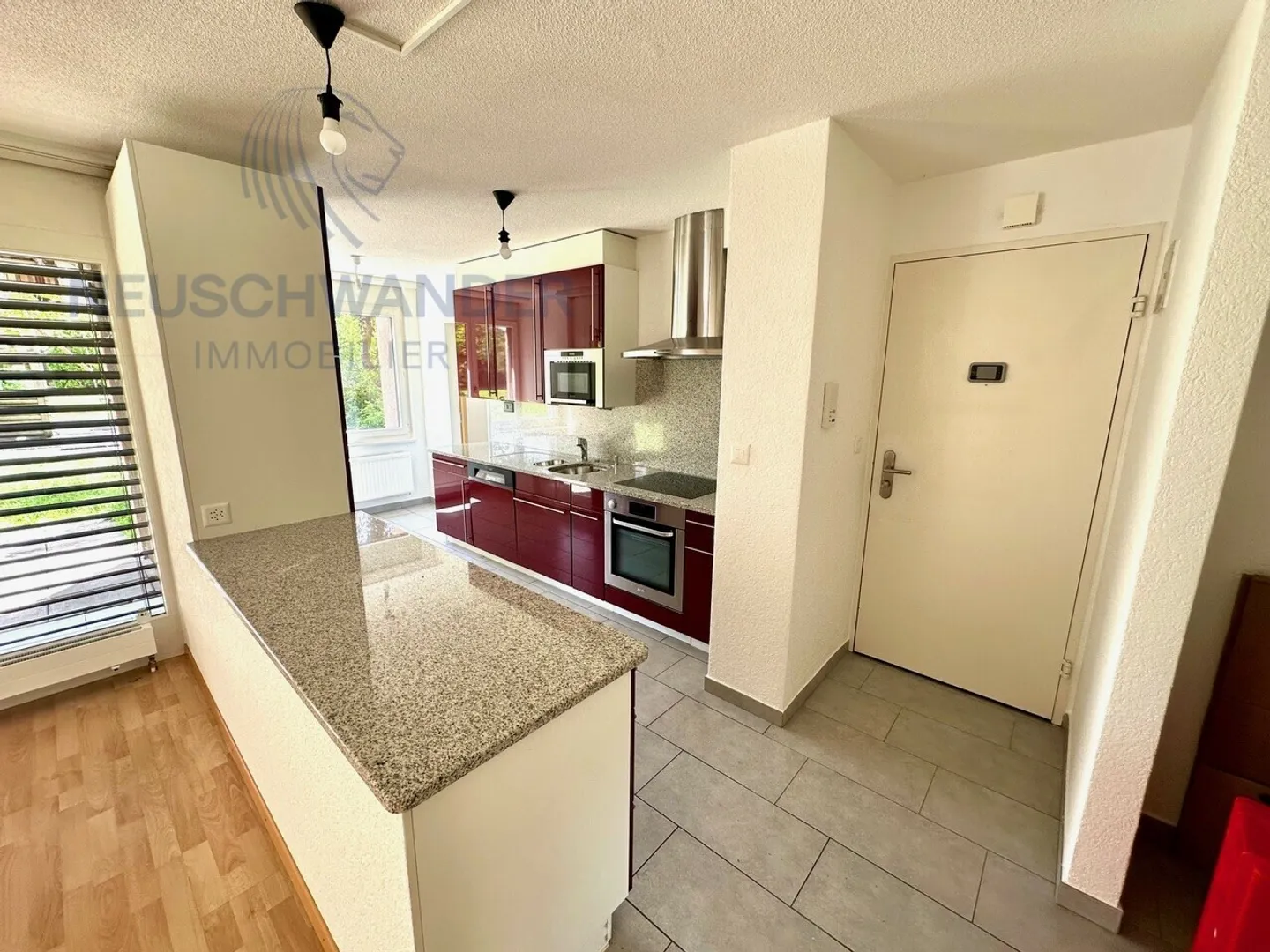 Prezzo ridotto: appartamento con terrazza e cucina aperta in zona tranquilla - Foto 5 di 11