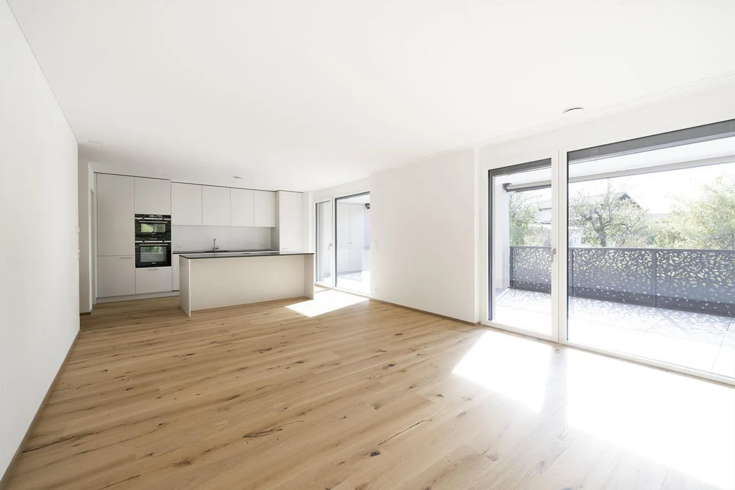 ***First Use New Sunny Exclusive*** 4 1/2-Room Apartment in Domat/Ems - Photo 2 of 13