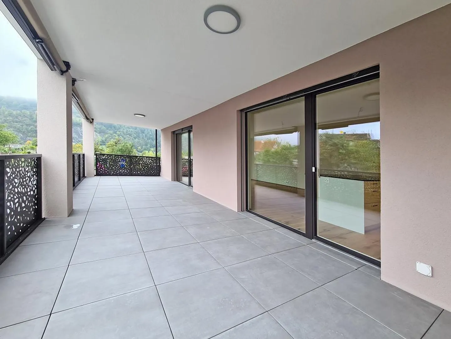 ***First Use New Sunny Exclusive*** 4 1/2-Room Apartment in Domat/Ems - Photo 3 of 13